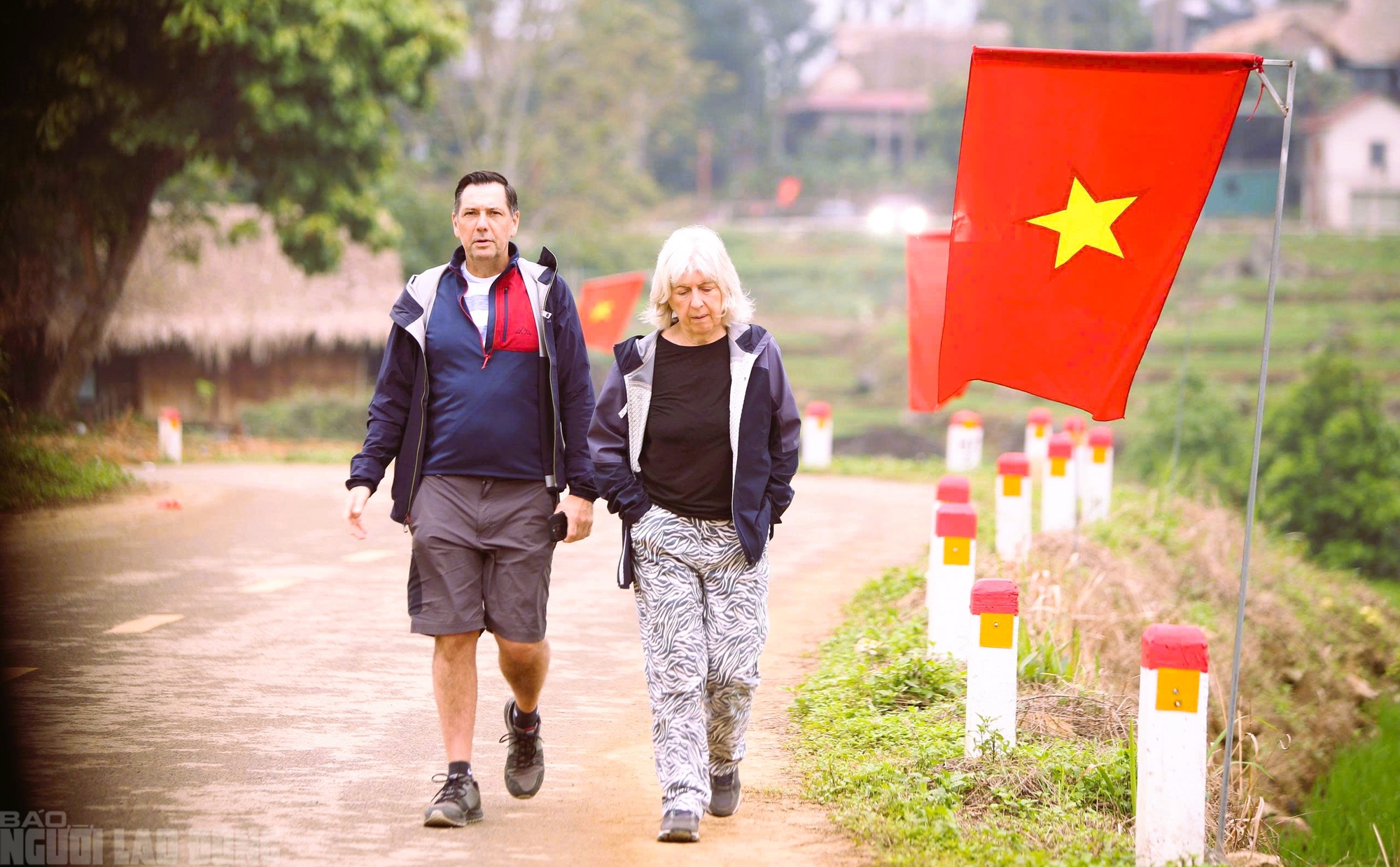 Điểm du lịch nổi tiếng ở Thanh H&oacute;a rực rỡ cờ Tổ quốc trước ng&agrave;y bầu cử - Ảnh 5.