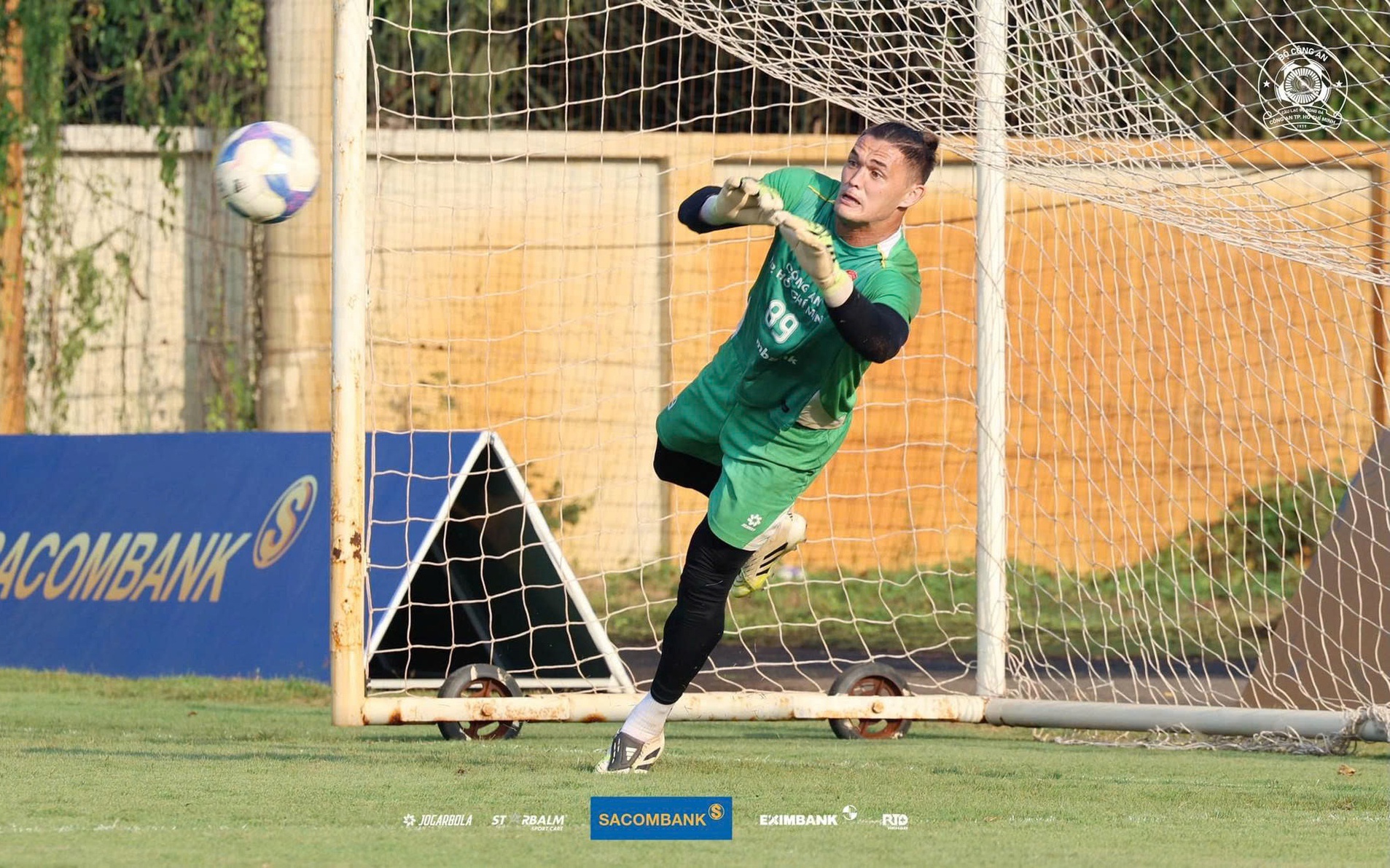 V-League: Đầu tư ngoại binh hay đầu tư gốc rễ? - Ảnh 3.