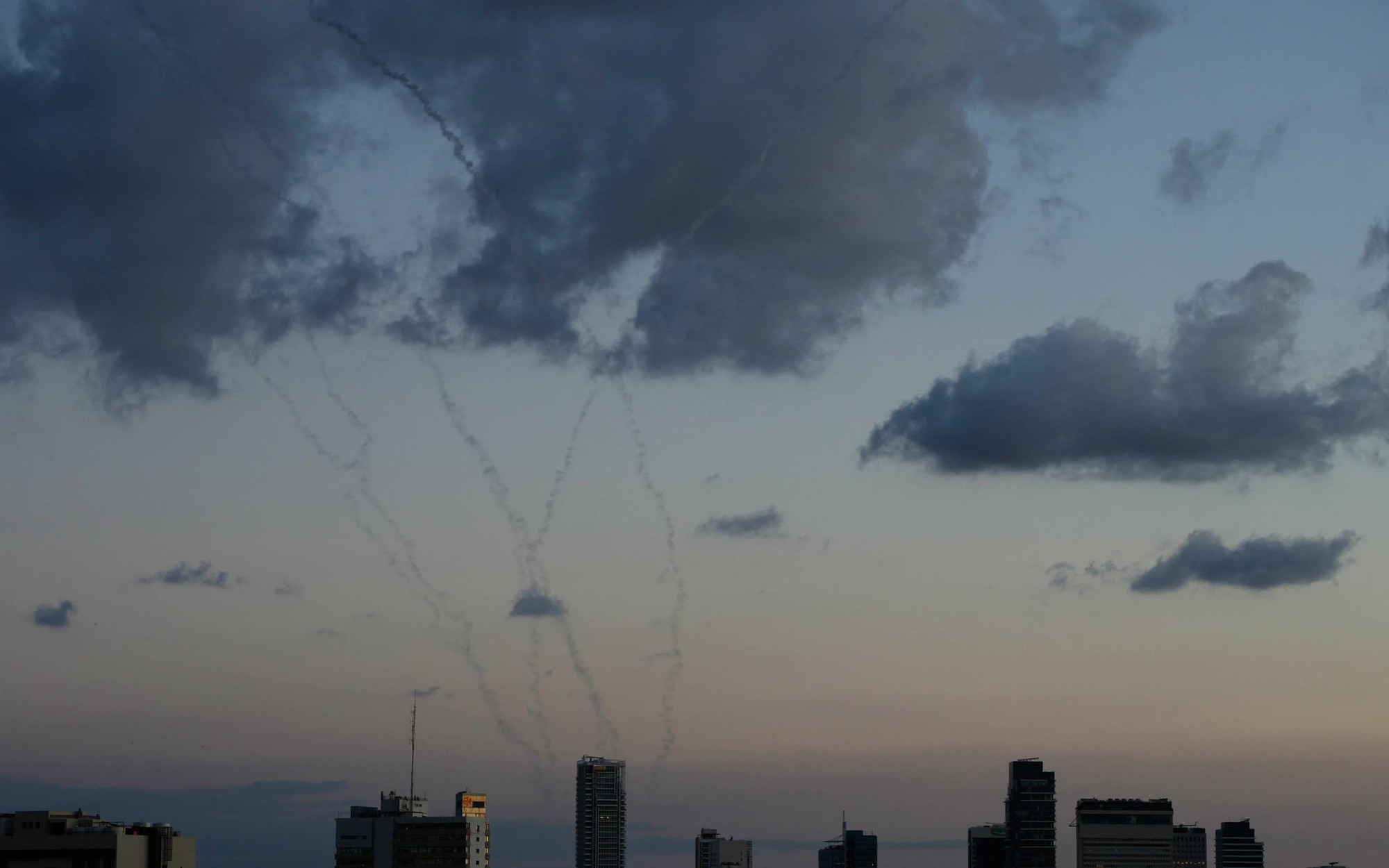 Eo biển Hormuz thành “quân bài chiến lược” giữa Iran và Mỹ - Ảnh 2.