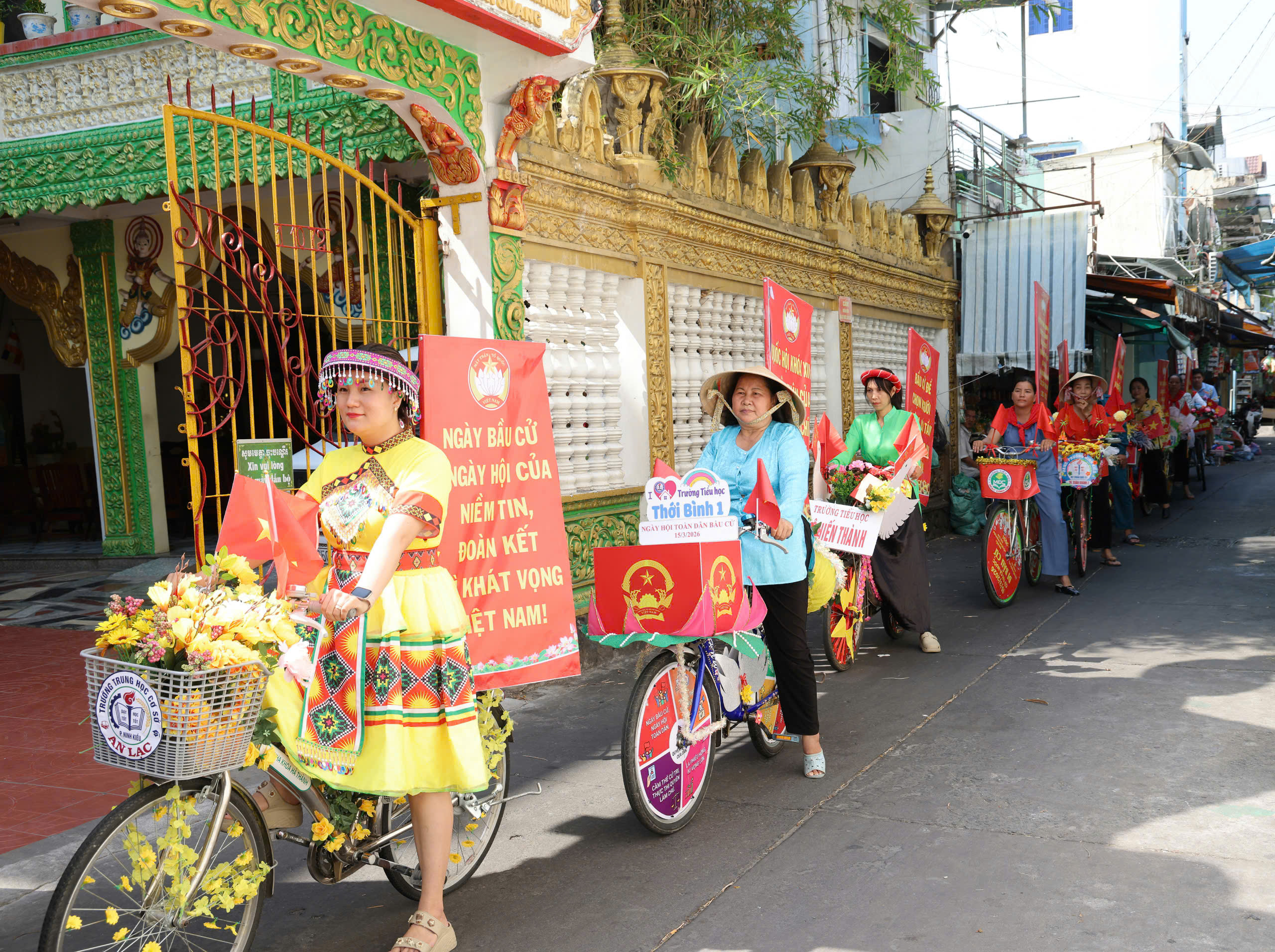 TP Cần Thơ rực rỡ sắc màu trước ngày bầu cử - Ảnh 17.