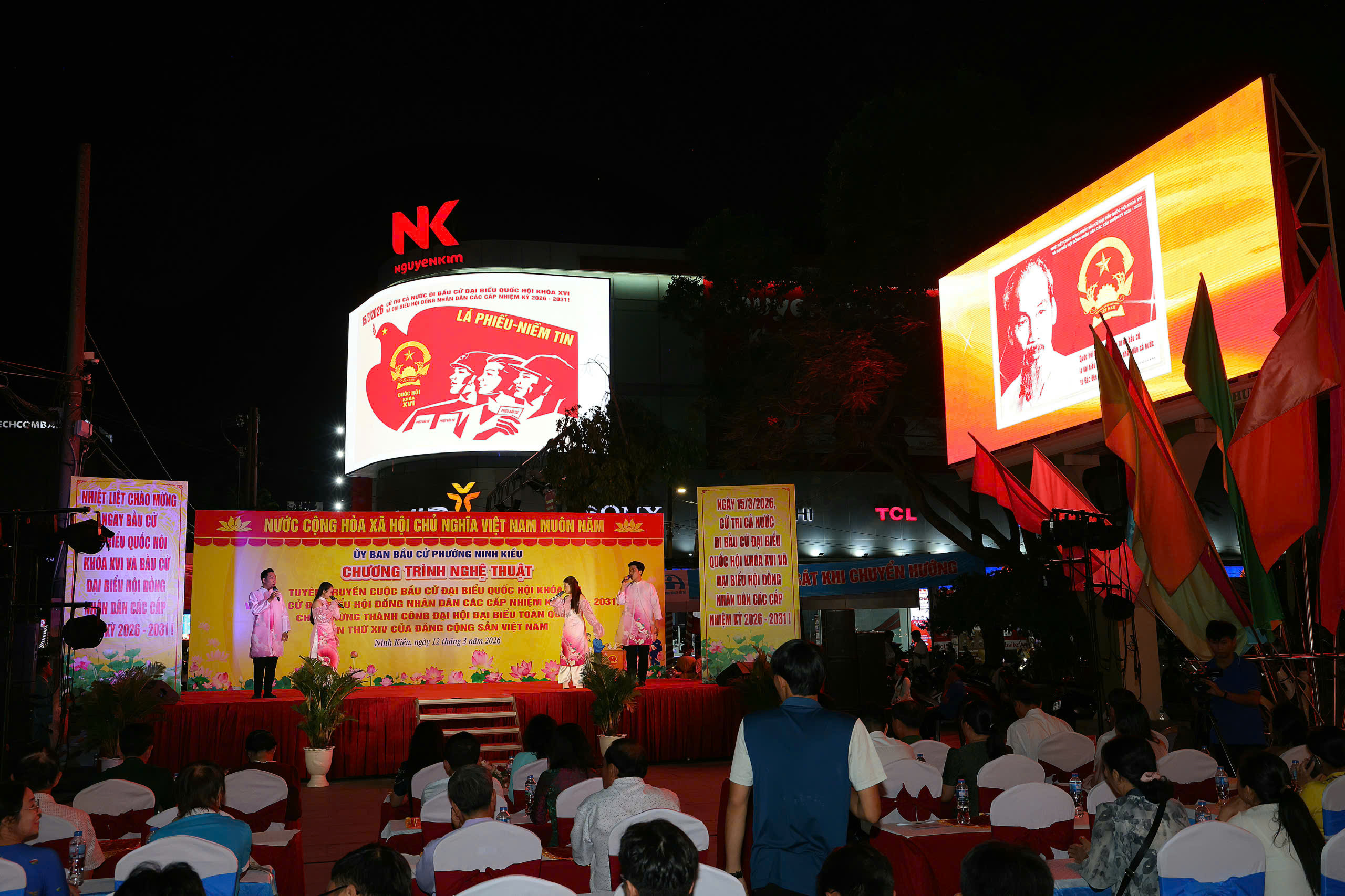 TP Cần Thơ rực rỡ sắc màu trước ngày bầu cử - Ảnh 8.