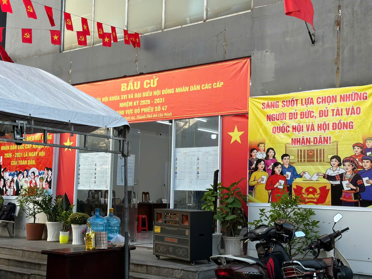 Gần 79 triệu cử tri cả nước đi bầu cử - Ảnh 1.