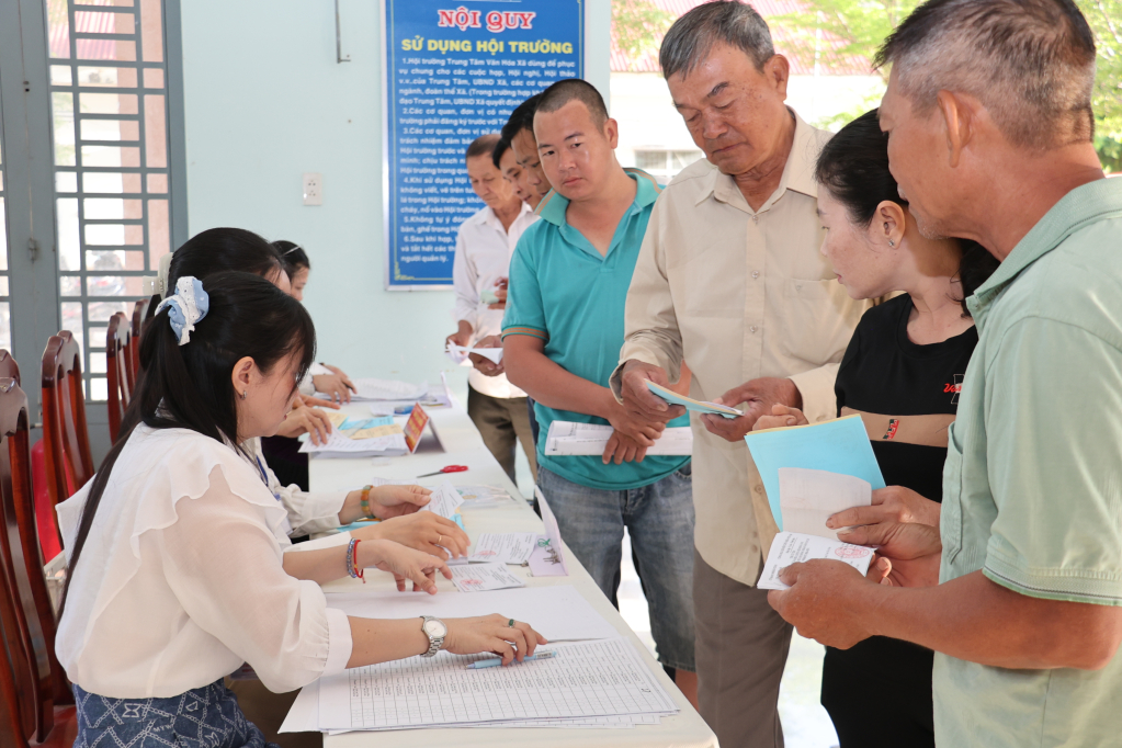 CLIP: Rộn ràng ngày bầu cử tại Cần Thơ, Vĩnh Long, An Giang, Tây Ninh - Ảnh 46.