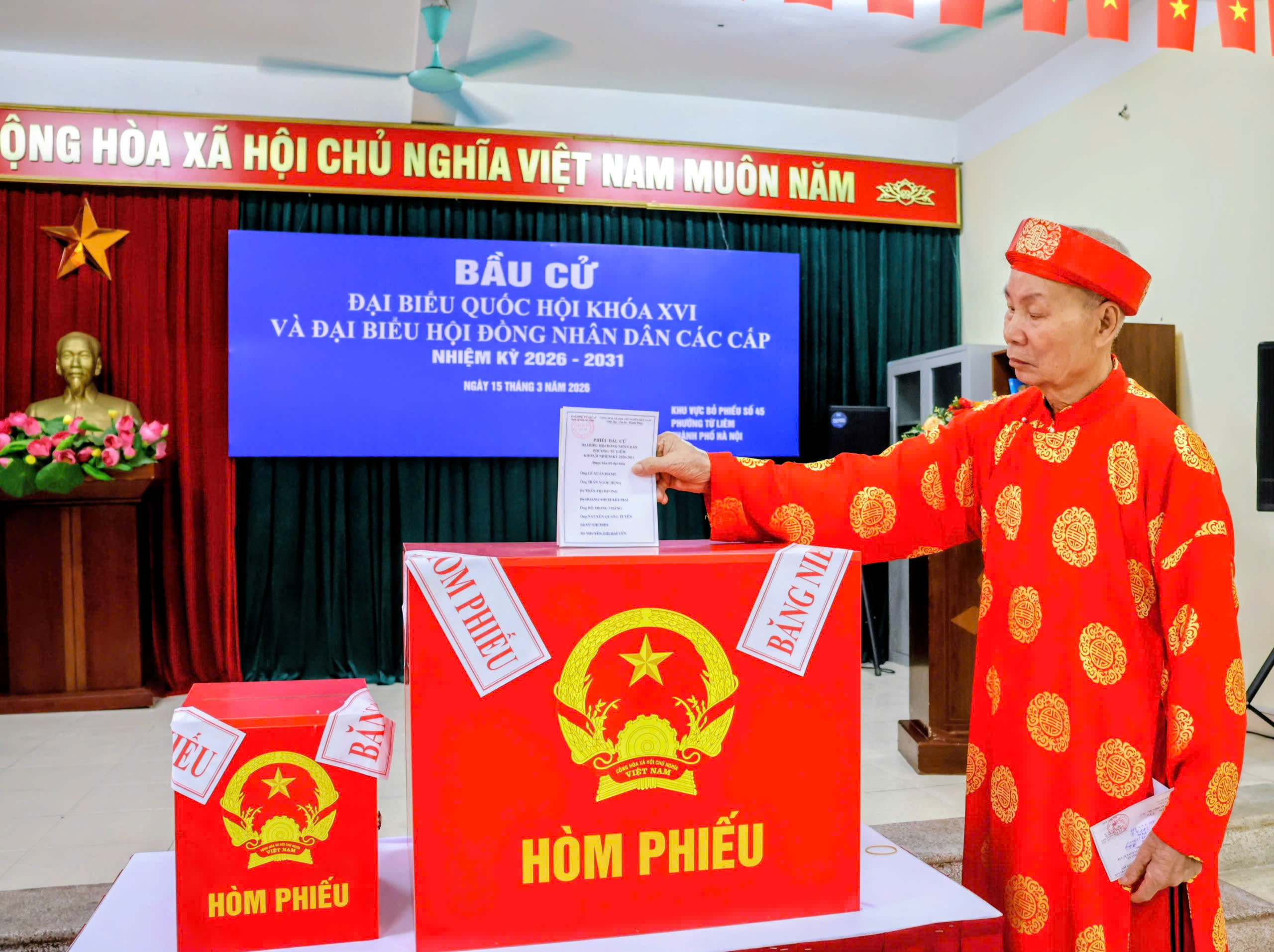 Cả nước đã có cử tri đã đi bỏ phiếu bầu cử  - Ảnh 1.