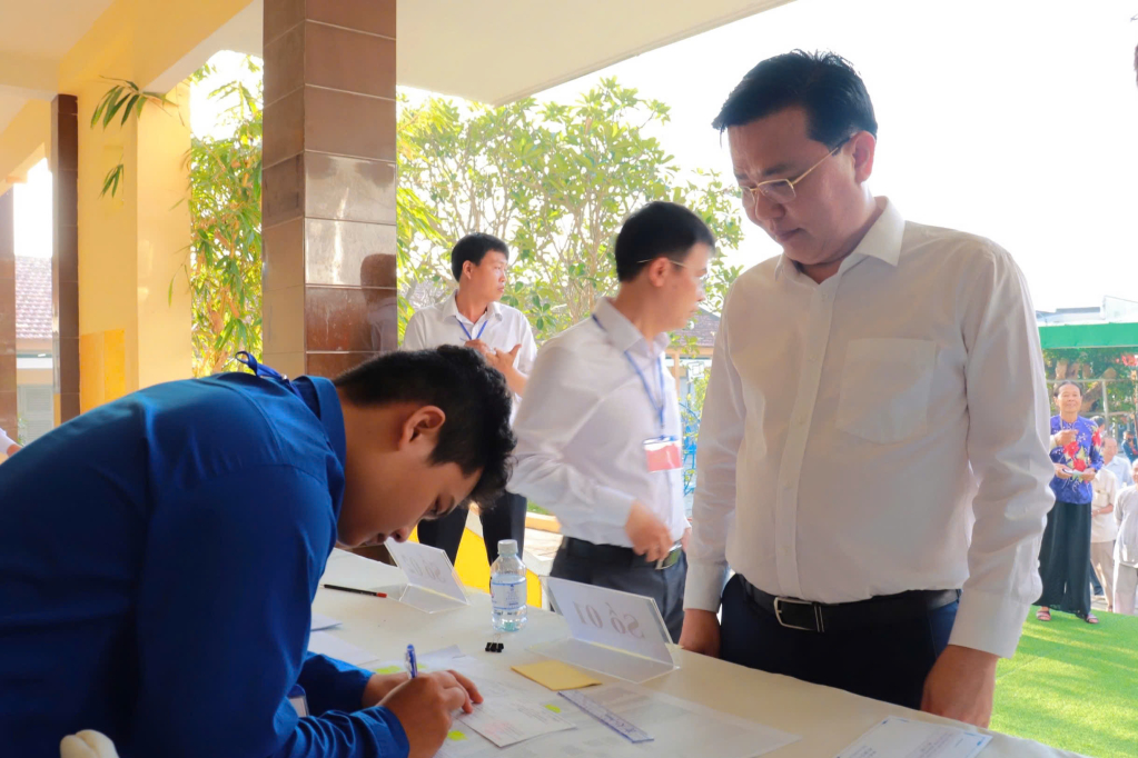 CLIP: Rộn ràng ngày bầu cử tại Cần Thơ, Vĩnh Long, An Giang, Tây Ninh - Ảnh 36.