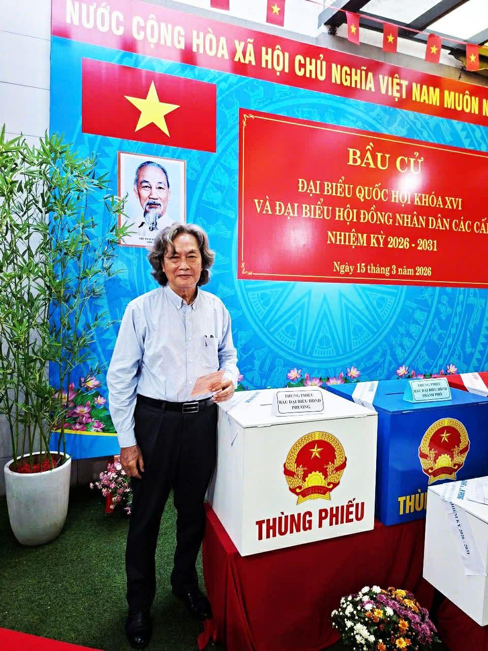 Văn nghệ sĩ nô nức đi bầu cử, gửi gắm niềm tin vào tương lai đất nước - Ảnh 4.