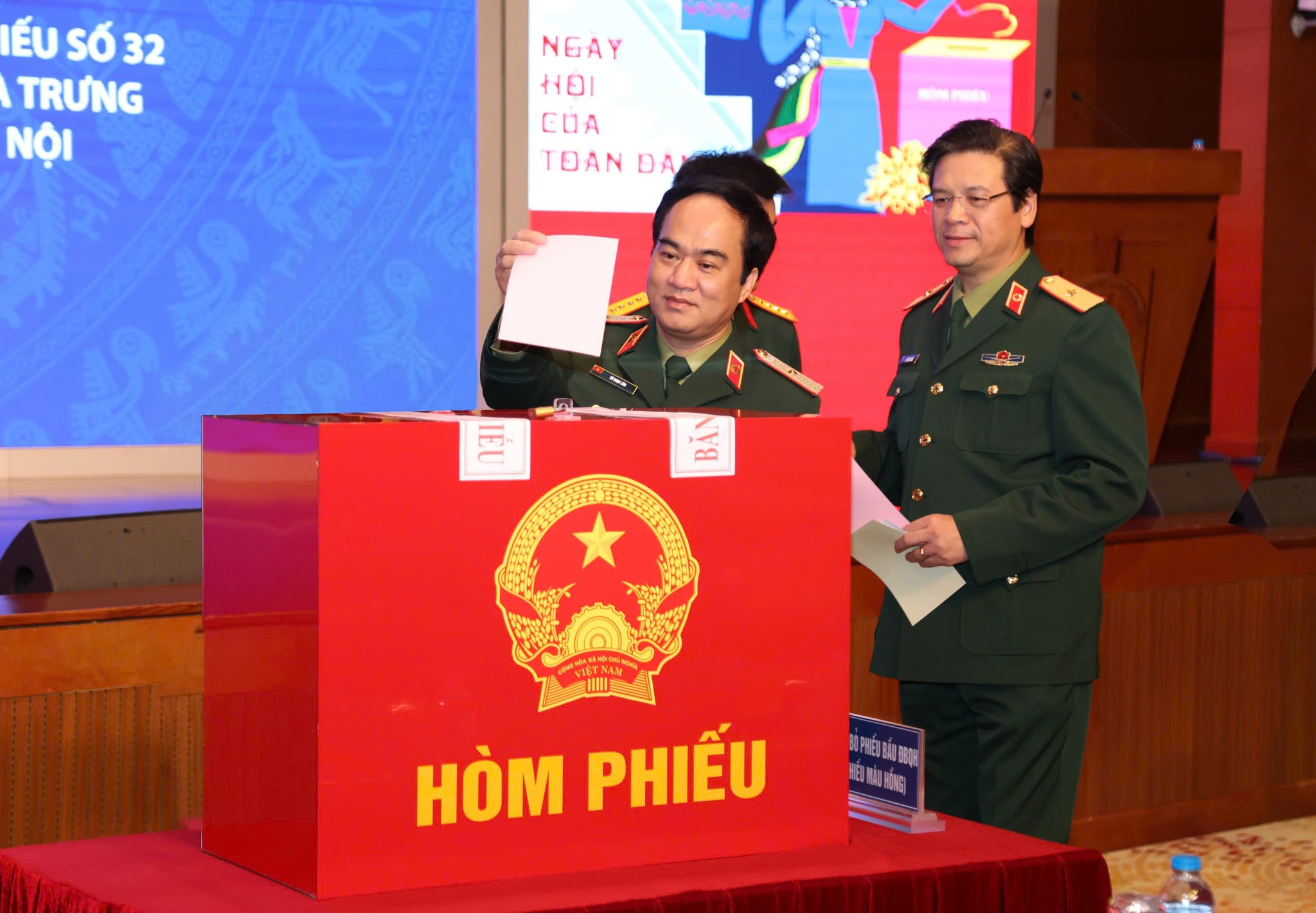 Nguyên Phó chủ tịch nước Nguyễn Thị bình bầu cử đại biểu Quốc hội 2026 tại Hà Nội - Ảnh 1. Nguyên Phó chủ tịch nước Nguyễn Thị bình bầu cử đại biểu Quốc hội 2026 tại Hà Nội - Ảnh 1.