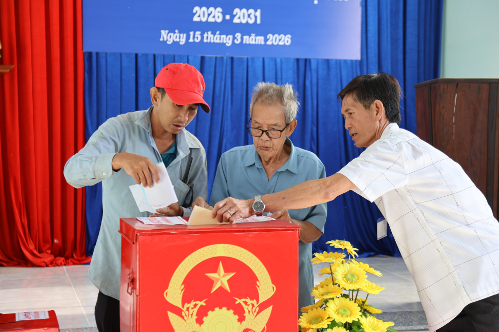 CLIP: Rộn ràng ngày bầu cử tại Cần Thơ, Vĩnh Long, An Giang, Tây Ninh - Ảnh 43.