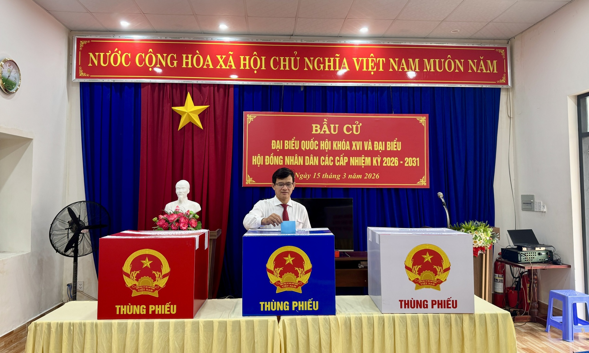 Cử tri Đặc khu Côn Đảo nô nức tham gia ngày bầu cử 2026 - Ảnh 14. Cử tri Đặc khu Côn Đảo nô nức tham gia ngày bầu cử 2026 - Ảnh 14.