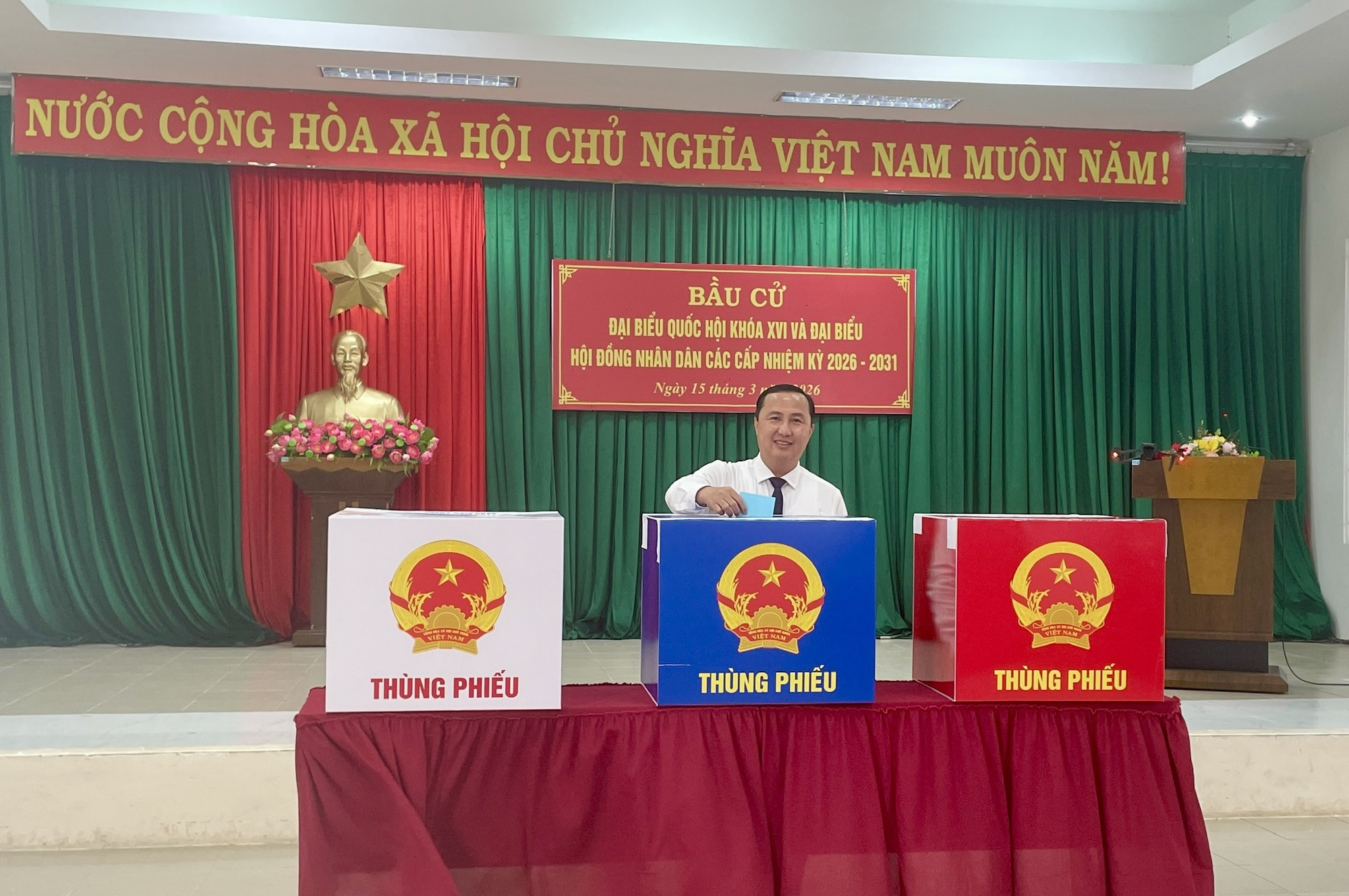 Cử tri Đặc khu Côn Đảo nô nức tham gia ngày bầu cử 2026 - Ảnh 13. Cử tri Đặc khu Côn Đảo nô nức tham gia ngày bầu cử 2026 - Ảnh 13.