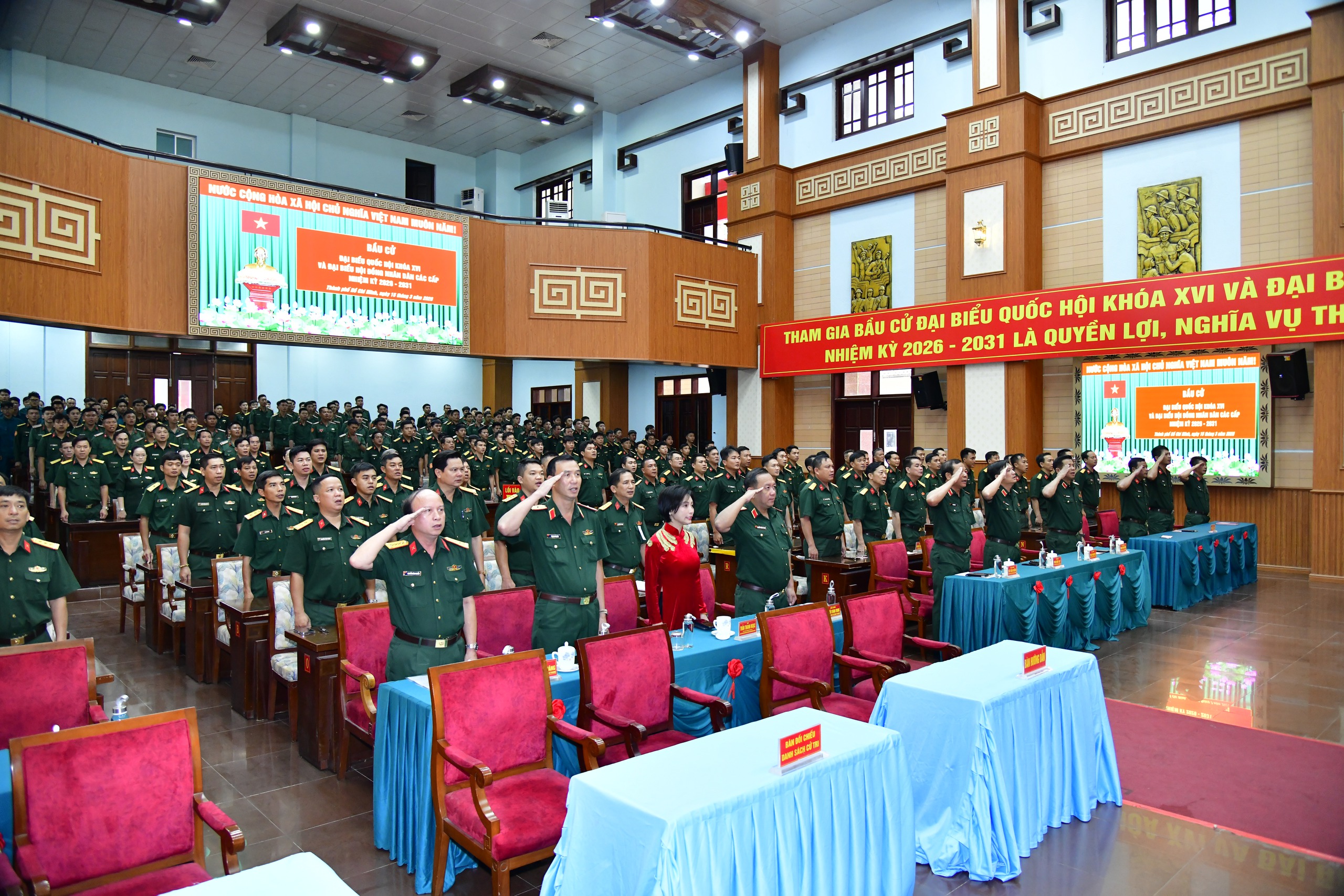 Video: Tâm sự của người lính TPHCM trong ngày bầu cử - Ảnh 3.