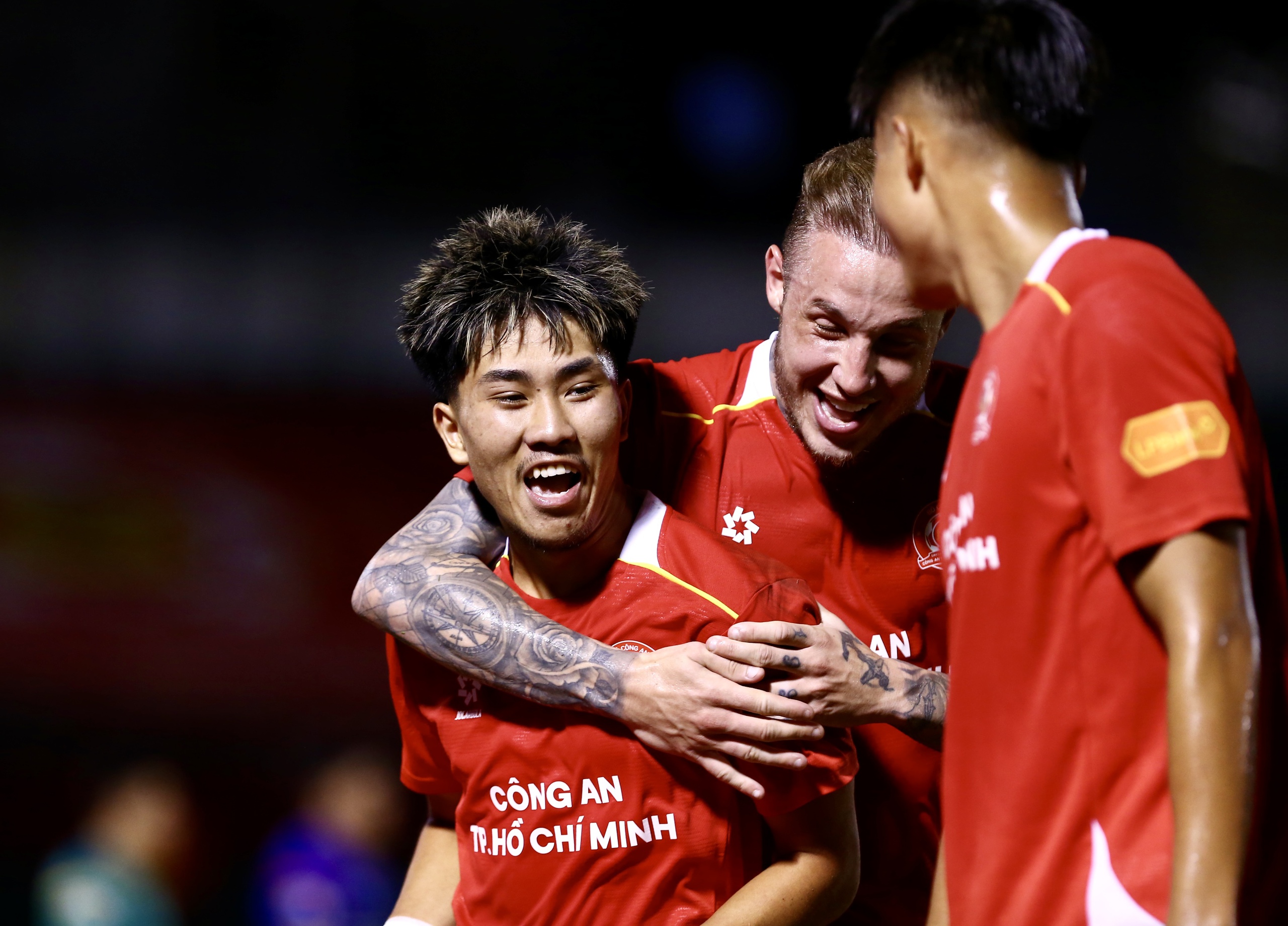 Khoa Ng&ocirc; ghi b&agrave;n b&agrave;n duy nhất cho CA TP HCM trong ng&agrave;y HLV Kim Sang-sik  "xem gi&ograve;"