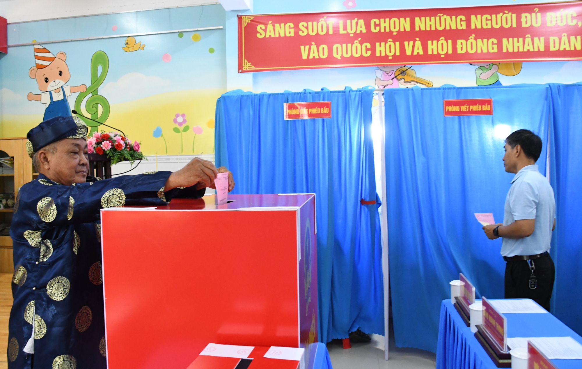 Hình ảnh Bí thư Tỉnh ủy Đồng Nai Vũ Hồng Văn dự khai mạc bầu cử tại phường Trấn Biên - Ảnh 12.