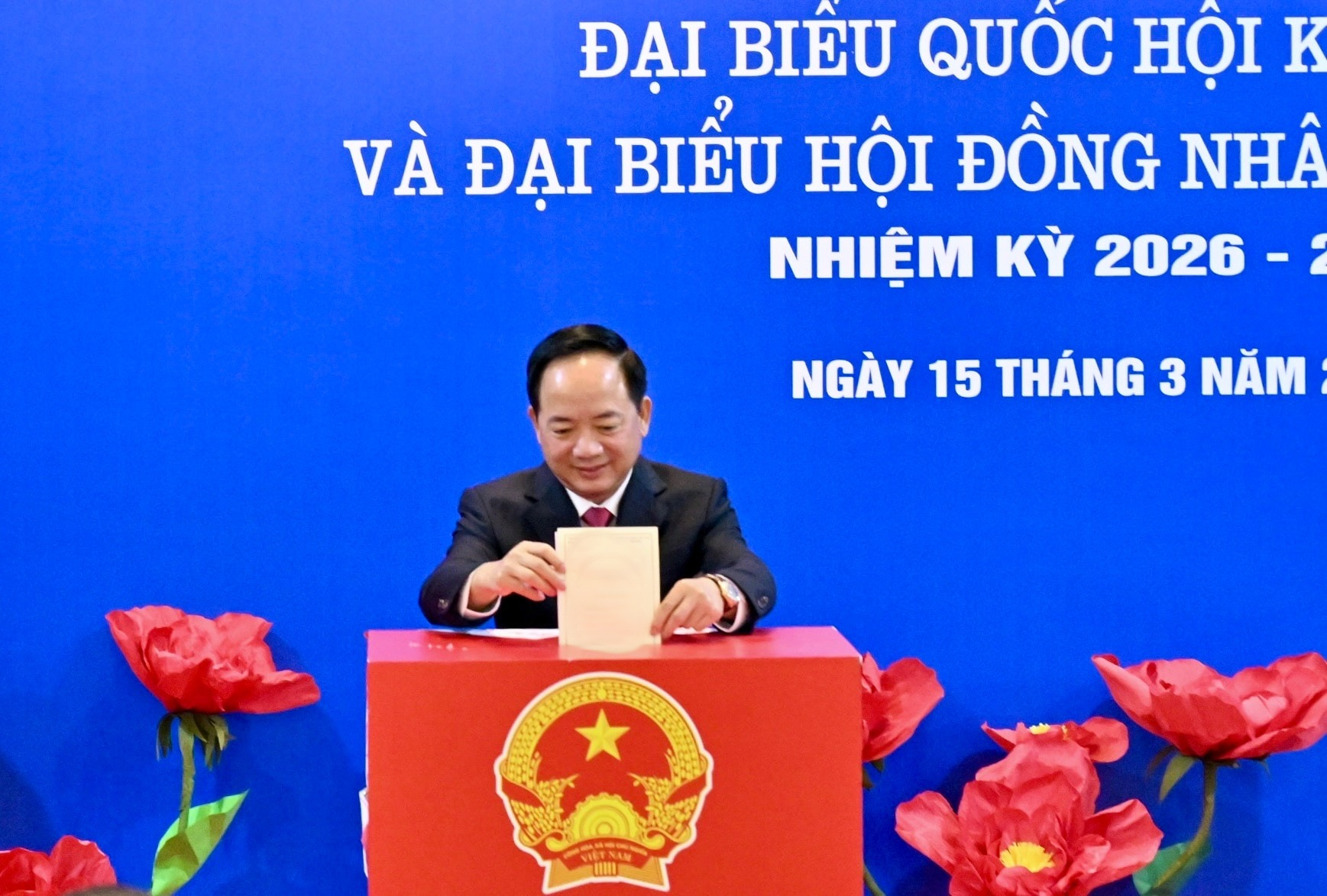 Tổng Bí thư Tô Lâm bỏ phiếu tại phường Ba Đình - Ảnh 3.