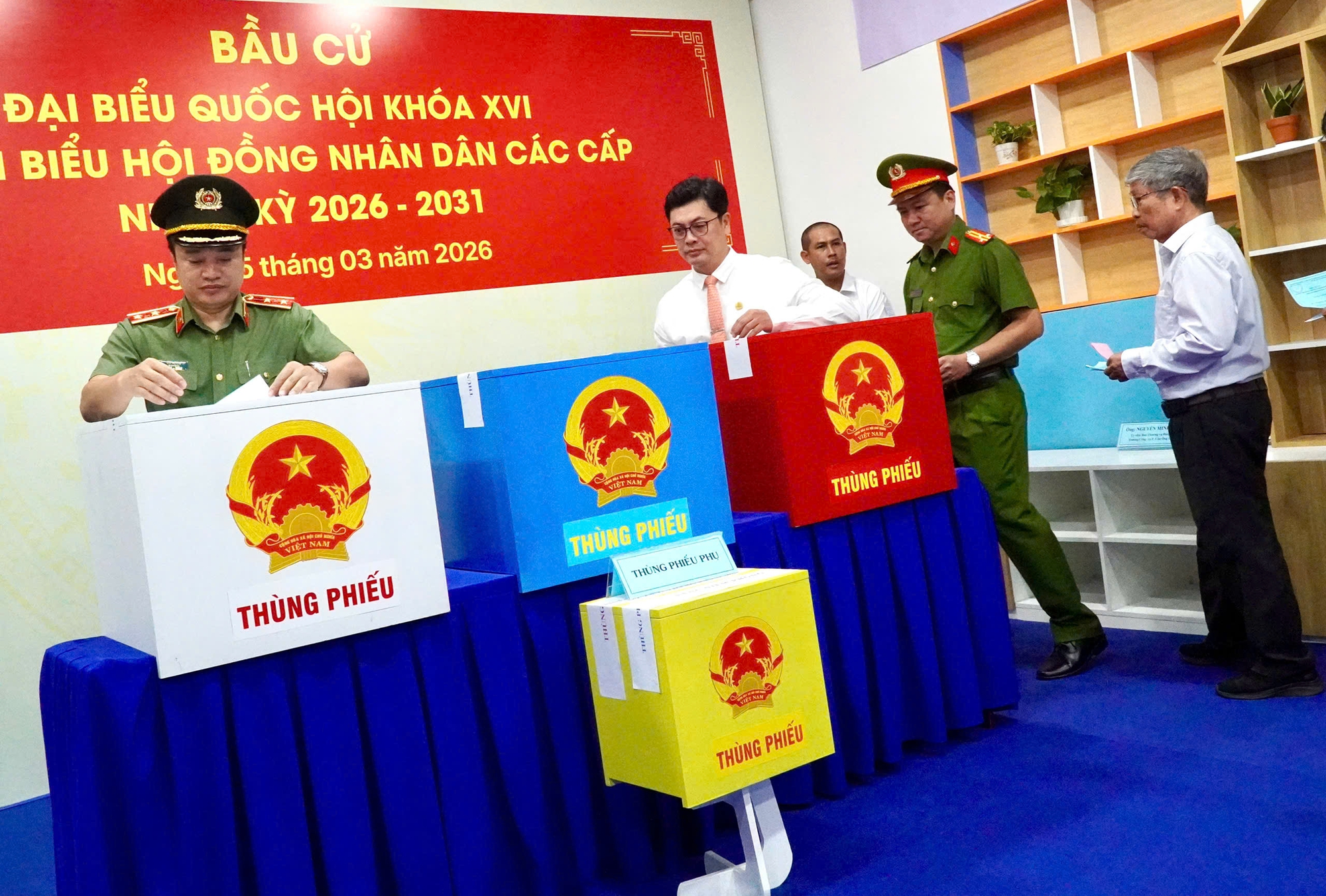 L&atilde;nh đạo TPHCM tham gia bầu cử 2026 v&agrave; quyền c&ocirc;ng d&acirc;n - Ảnh 11.