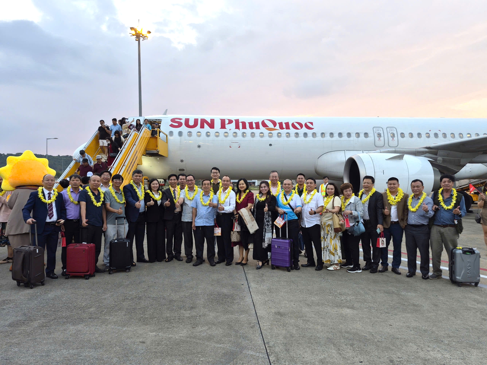 Chuyến bay thẳng đầu tiên nối Nha Trang – Phú Quốc - Ảnh 2.