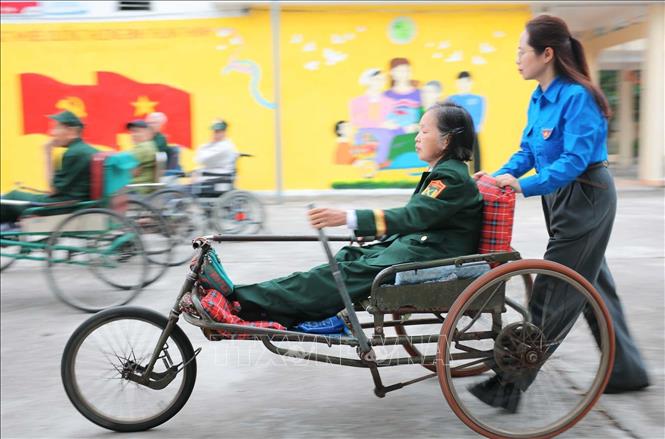 Tổng Bí thư Tô Lâm bỏ phiếu tại phường Ba Đình - Ảnh 1.