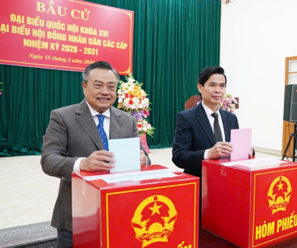 Tổng Bí thư Tô Lâm bỏ phiếu tại phường Ba Đình - Ảnh 1.