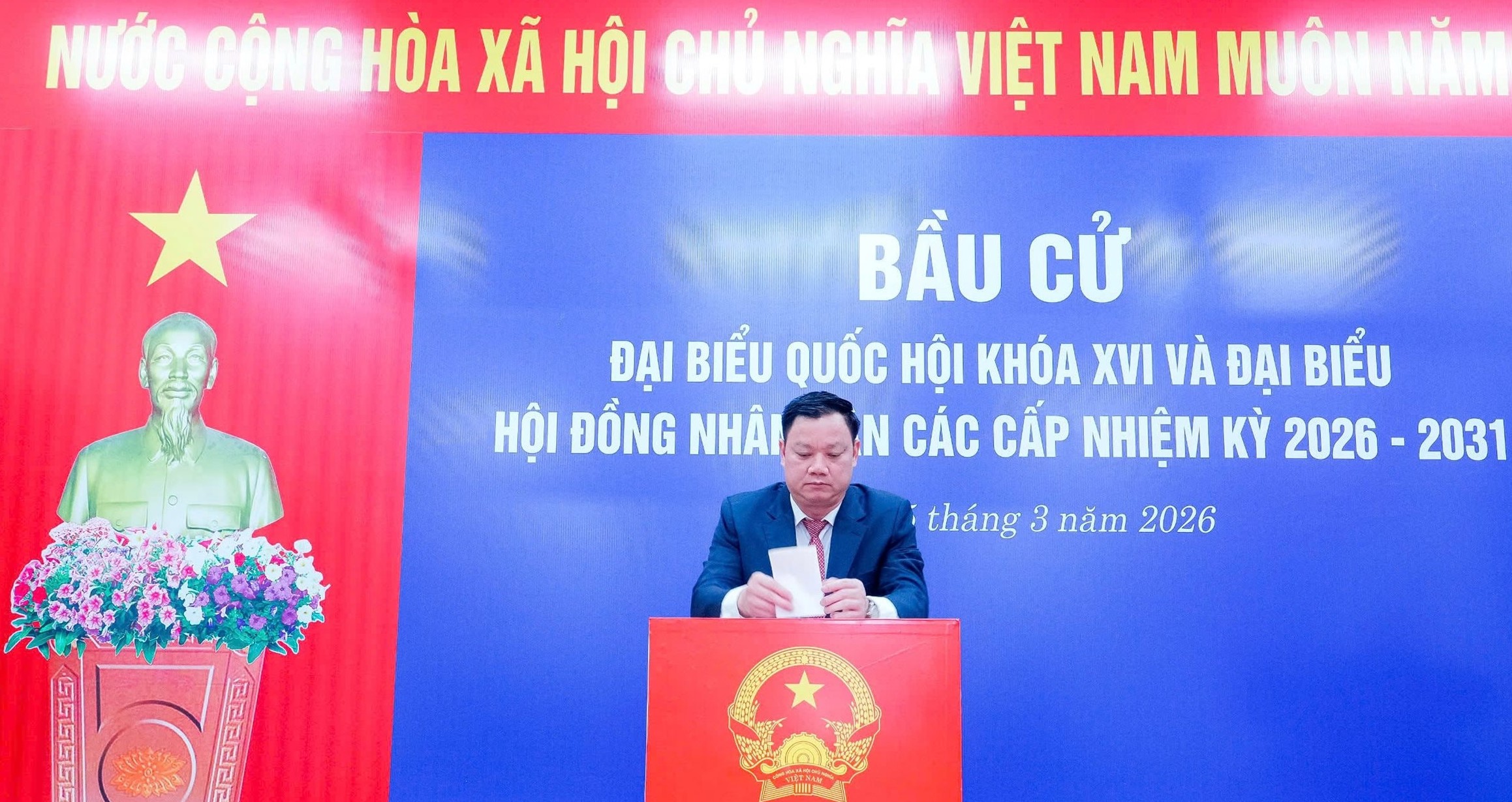 Tổng Bí thư Tô Lâm bỏ phiếu tại phường Ba Đình - Ảnh 1.