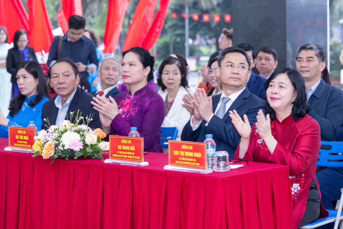 Tổng Bí thư Tô Lâm bỏ phiếu tại phường Ba Đình - Ảnh 1.