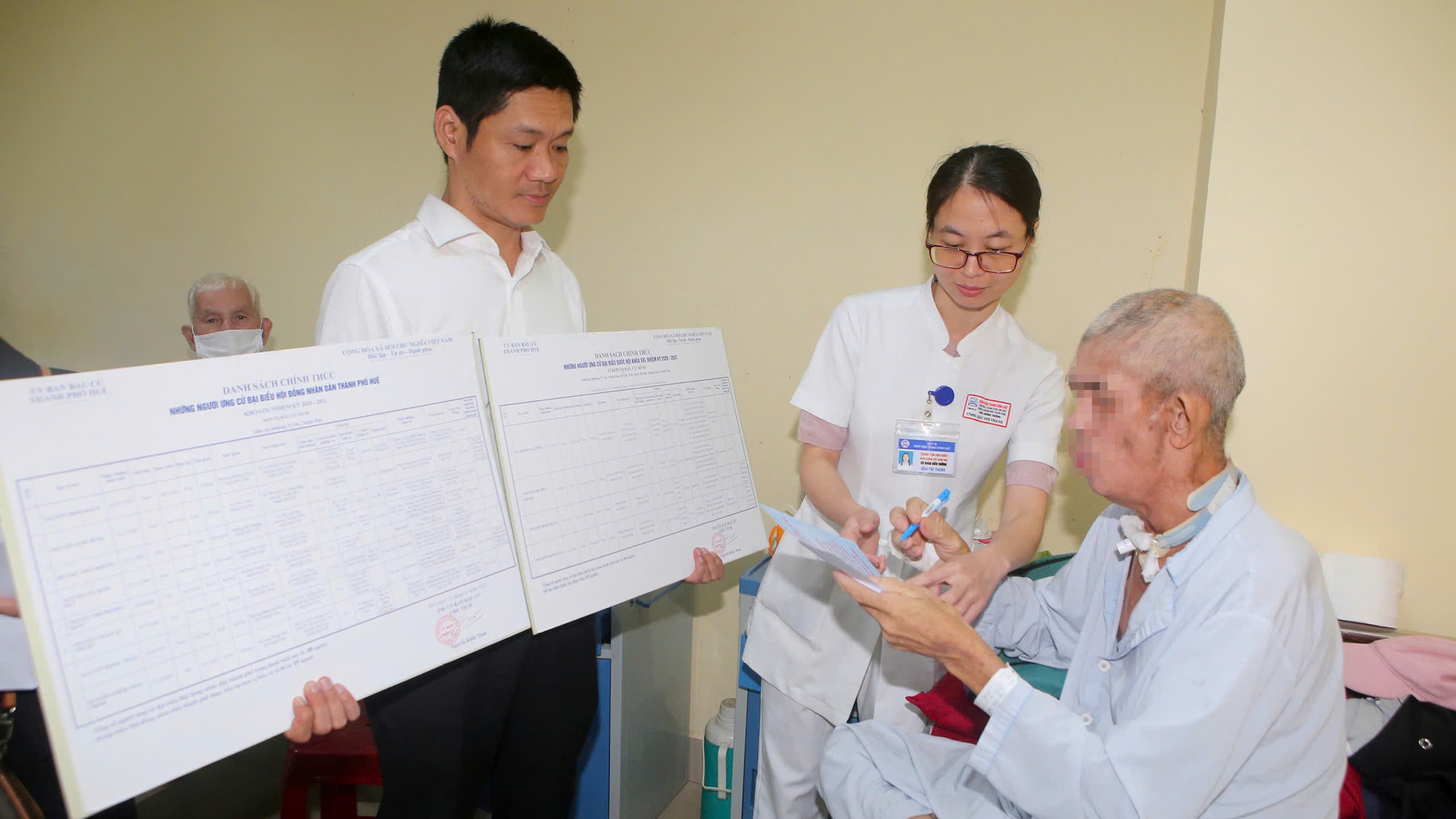 Đã có 10 xã, phường ở Huế có 100% cử tri đi bỏ phiếu - Ảnh 1.