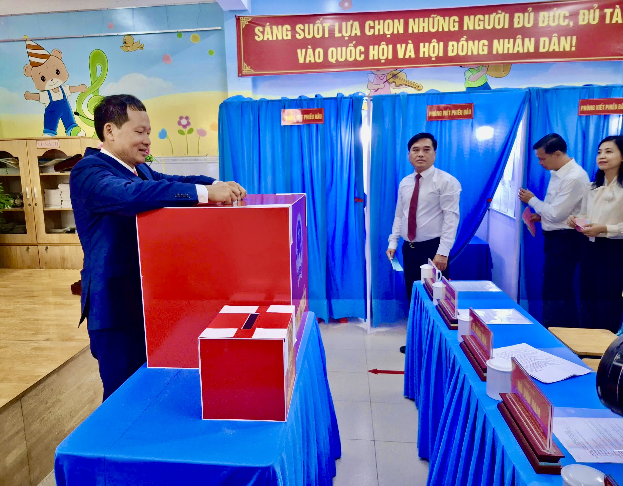 Hình ảnh Bí thư Tỉnh ủy Đồng Nai Vũ Hồng Văn dự khai mạc bầu cử tại phường Trấn Biên - Ảnh 1.