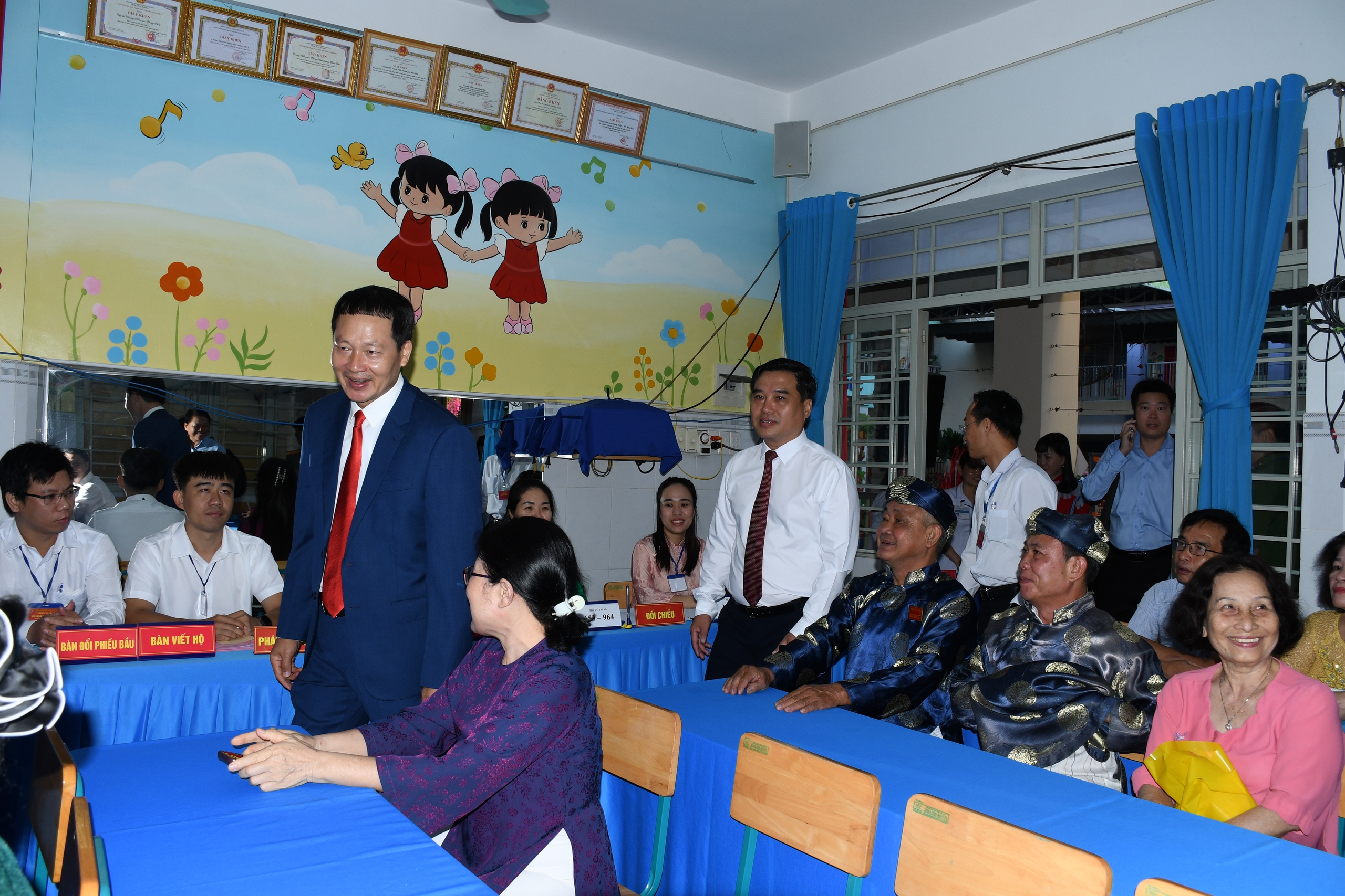 Hình ảnh Bí thư Tỉnh ủy Đồng Nai Vũ Hồng Văn dự khai mạc bầu cử tại phường Trấn Biên - Ảnh 6.