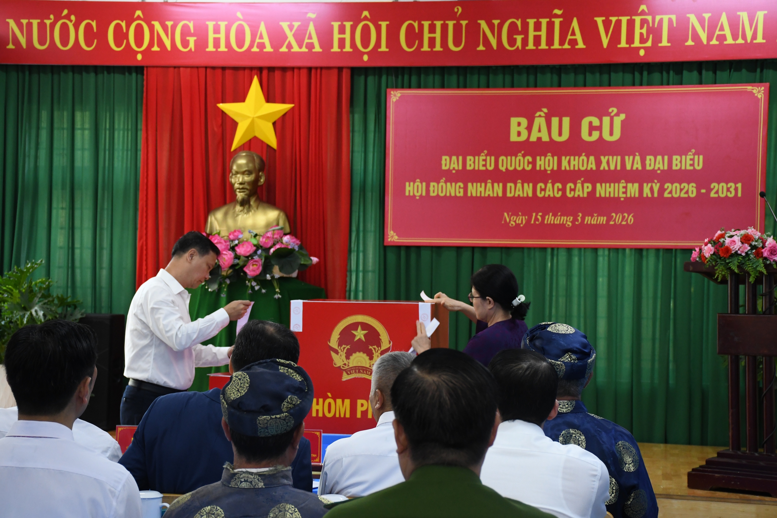 Hình ảnh Bí thư Tỉnh ủy Đồng Nai Vũ Hồng Văn dự khai mạc bầu cử tại phường Trấn Biên - Ảnh 7.