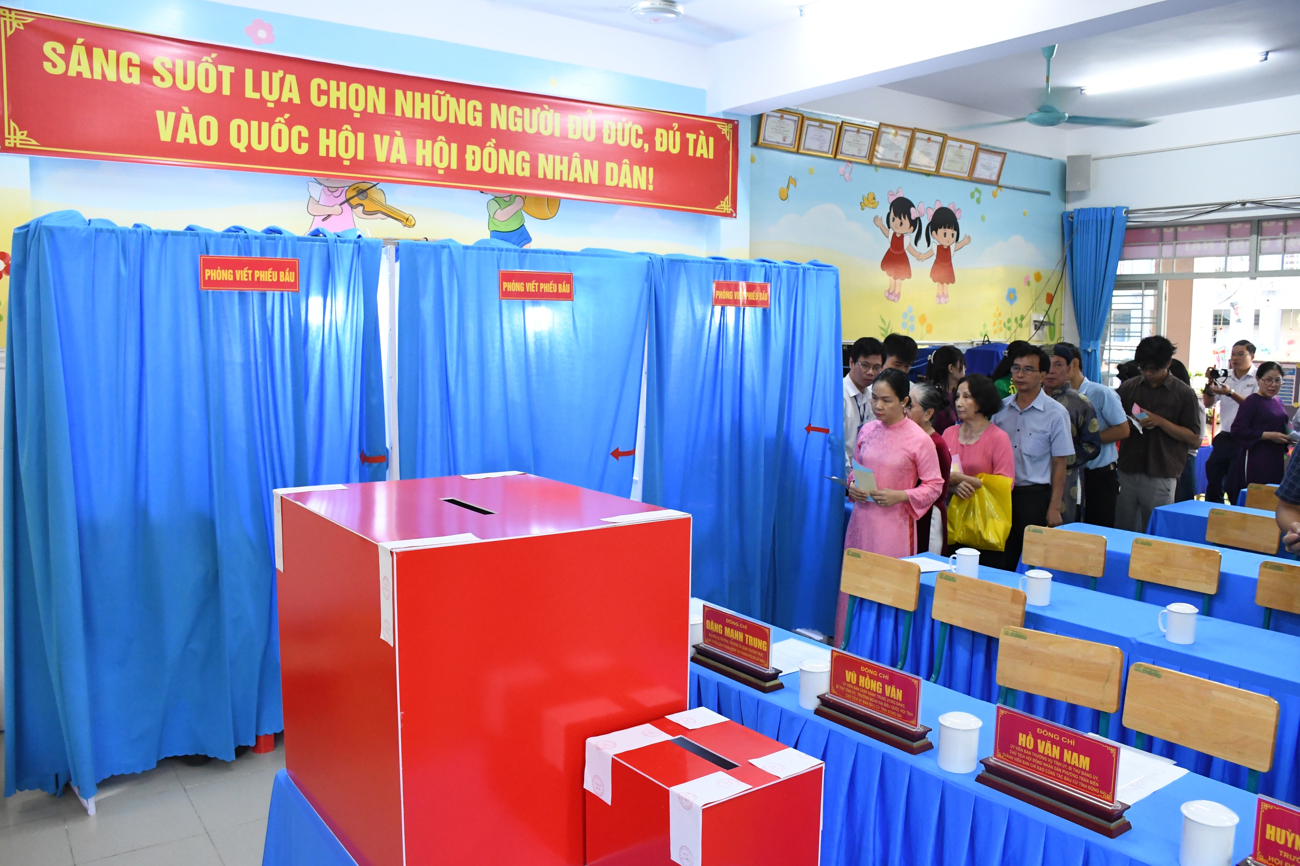 Hình ảnh Bí thư Tỉnh ủy Đồng Nai Vũ Hồng Văn dự khai mạc bầu cử tại phường Trấn Biên - Ảnh 10.