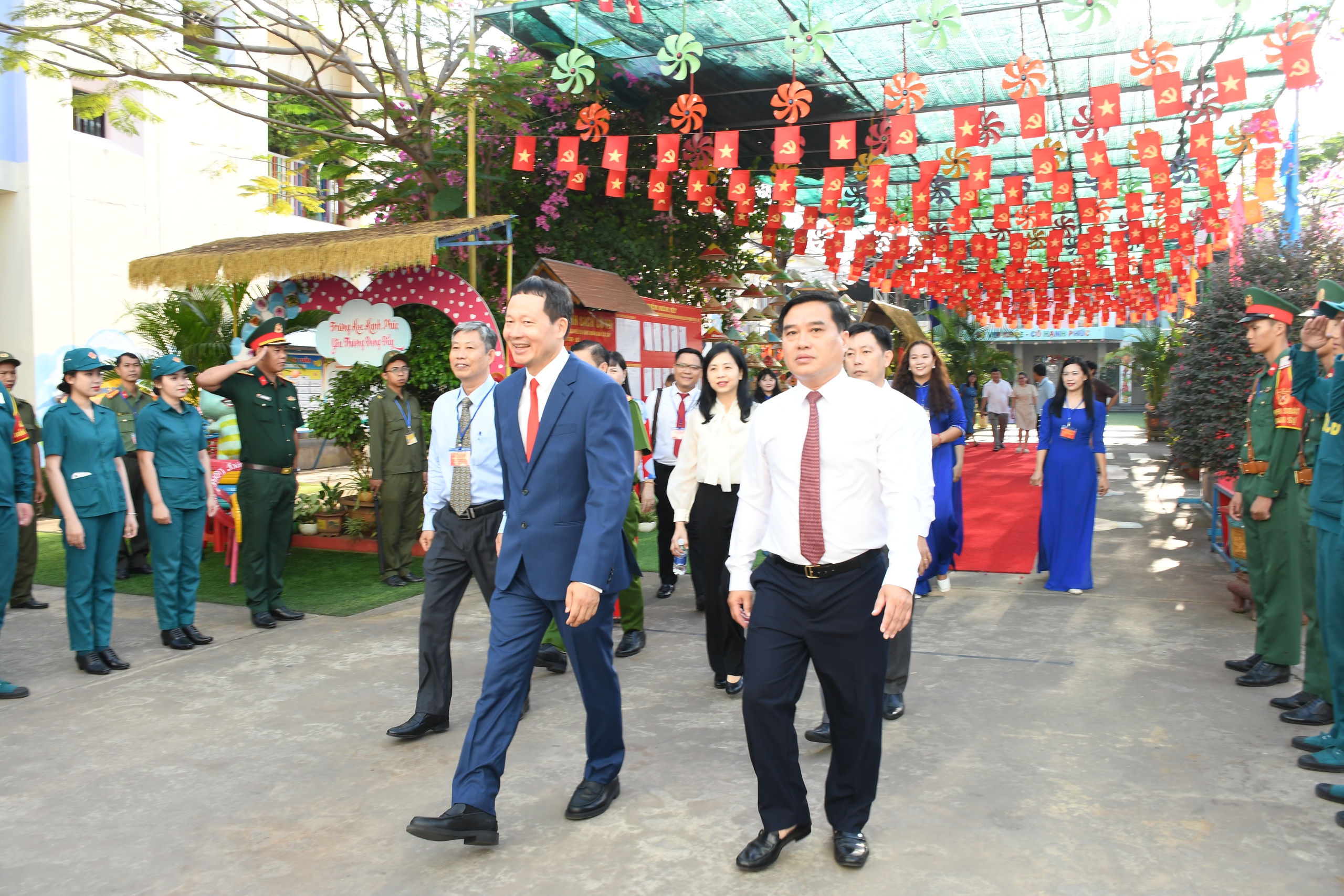 Hình ảnh Bí thư Tỉnh ủy Đồng Nai Vũ Hồng Văn dự khai mạc bầu cử tại phường Trấn Biên - Ảnh 5.