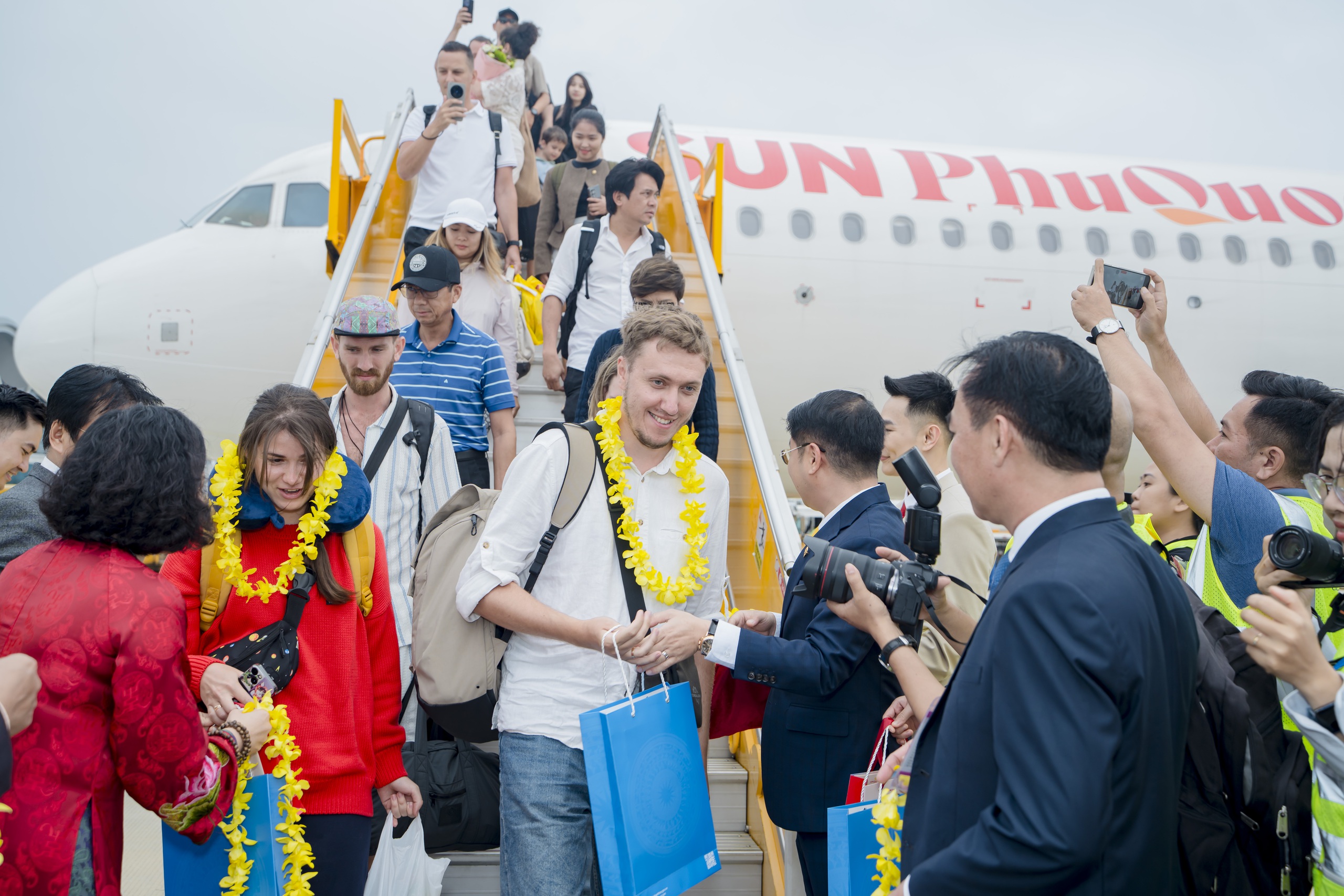 Chuyến bay thẳng đầu tiên nối Nha Trang – Phú Quốc - Ảnh 3.