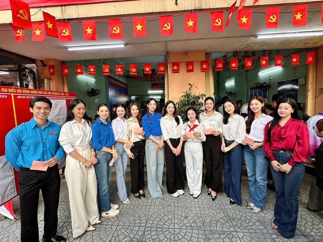 Hoa hậu Thanh Thủy, Bảo Ngọc, cùng nhiều nghệ sĩ đi bầu cử - Ảnh 2.