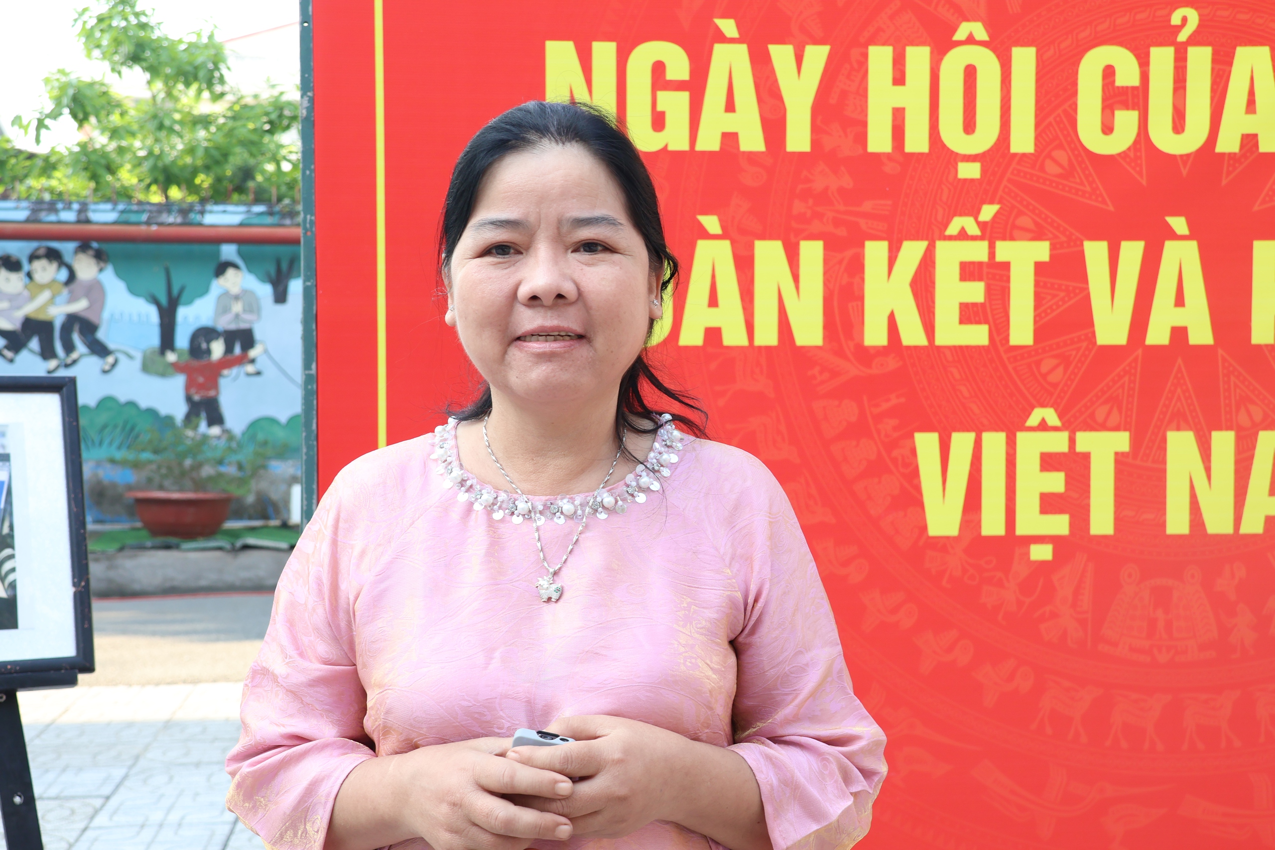 Chủ tịch Quốc hội, B&iacute; thư Th&agrave;nh ủy TPHCM bỏ phiếu bầu cử tại x&atilde; H&oacute;c M&ocirc;n - Ảnh 8.