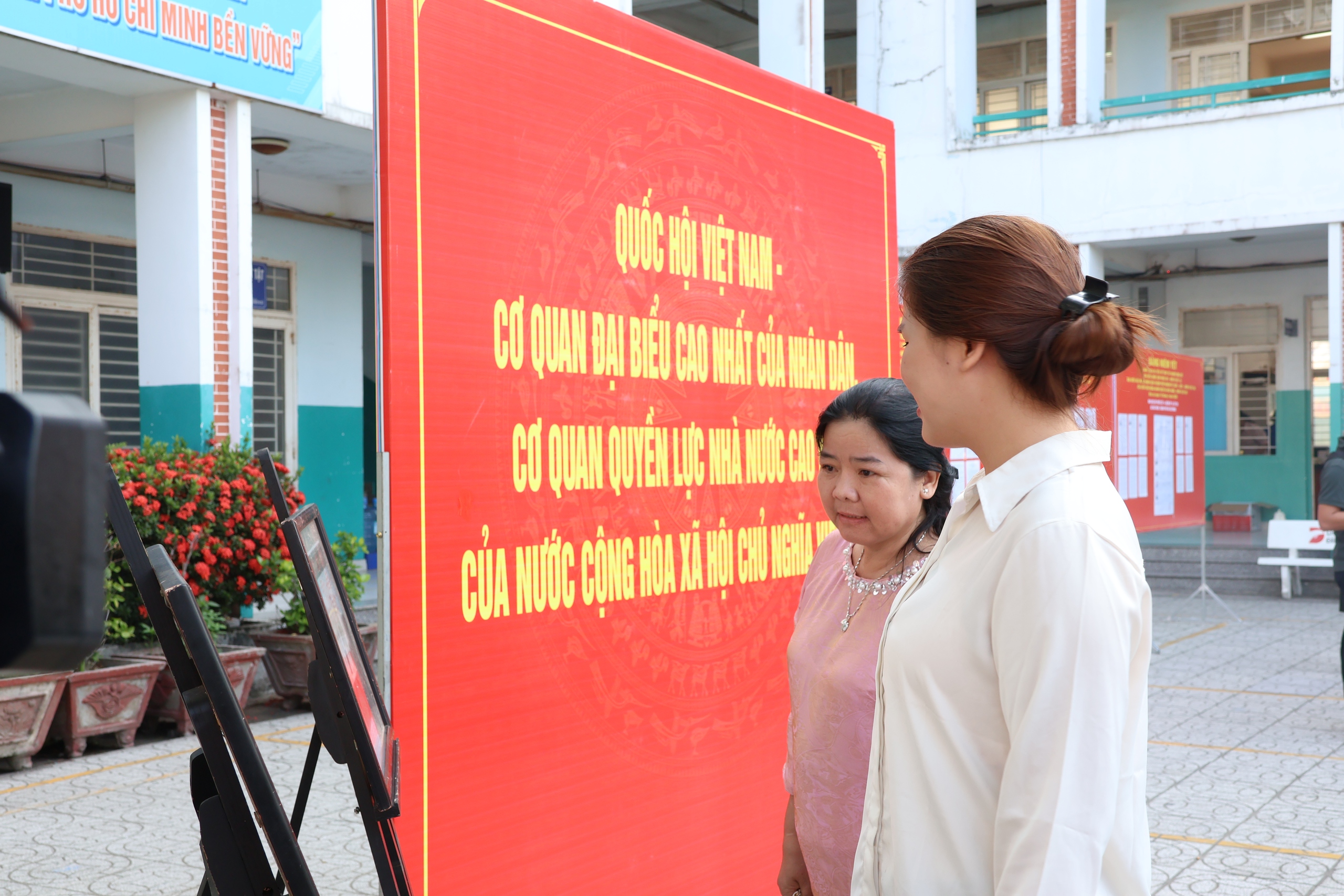 Chủ tịch Quốc hội, B&iacute; thư Th&agrave;nh ủy TPHCM bỏ phiếu bầu cử tại x&atilde; H&oacute;c M&ocirc;n - Ảnh 9.