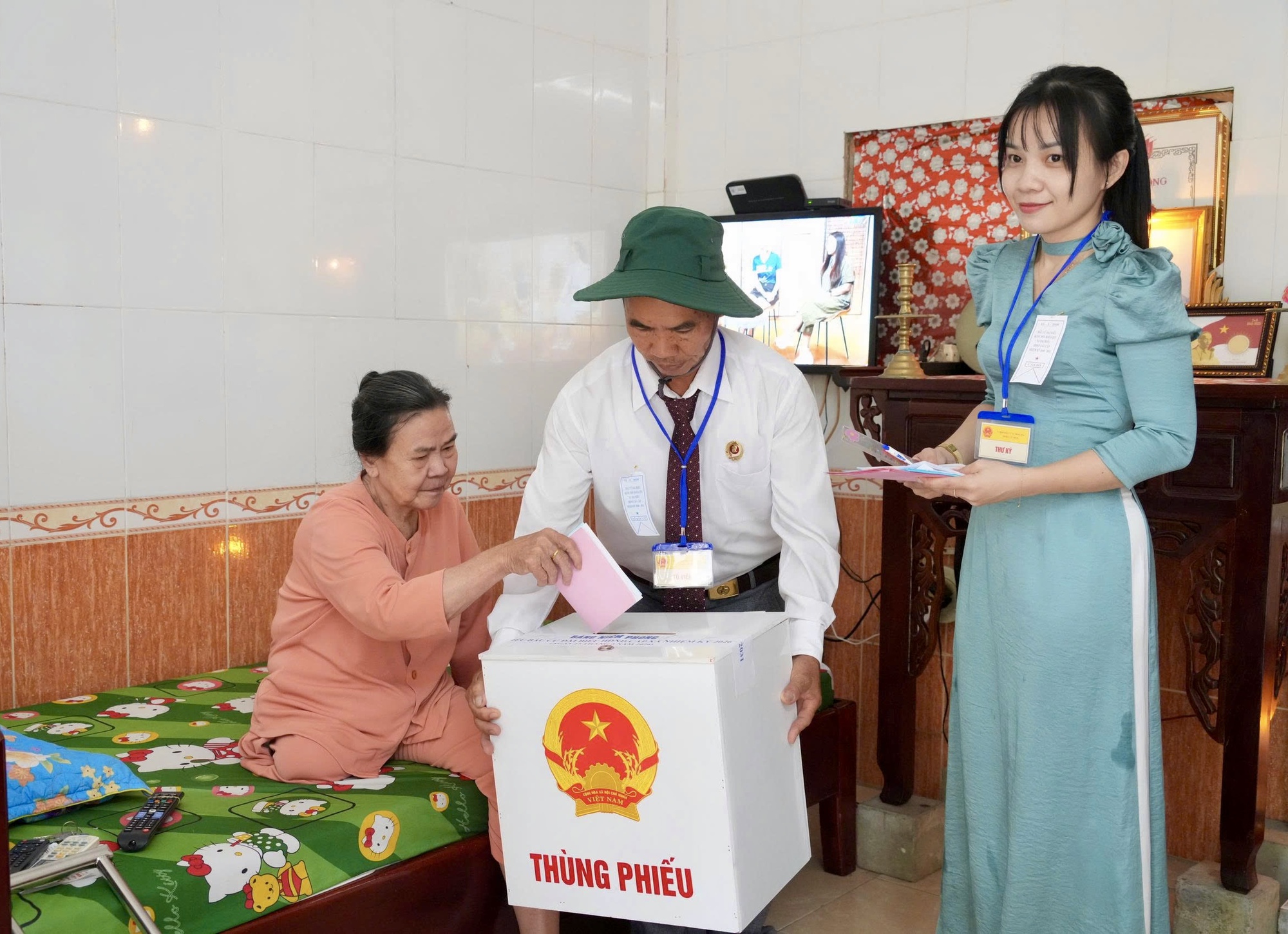 Những người l&iacute;nh đặc biệt trong ng&agrave;y bầu cử - Ảnh 10.