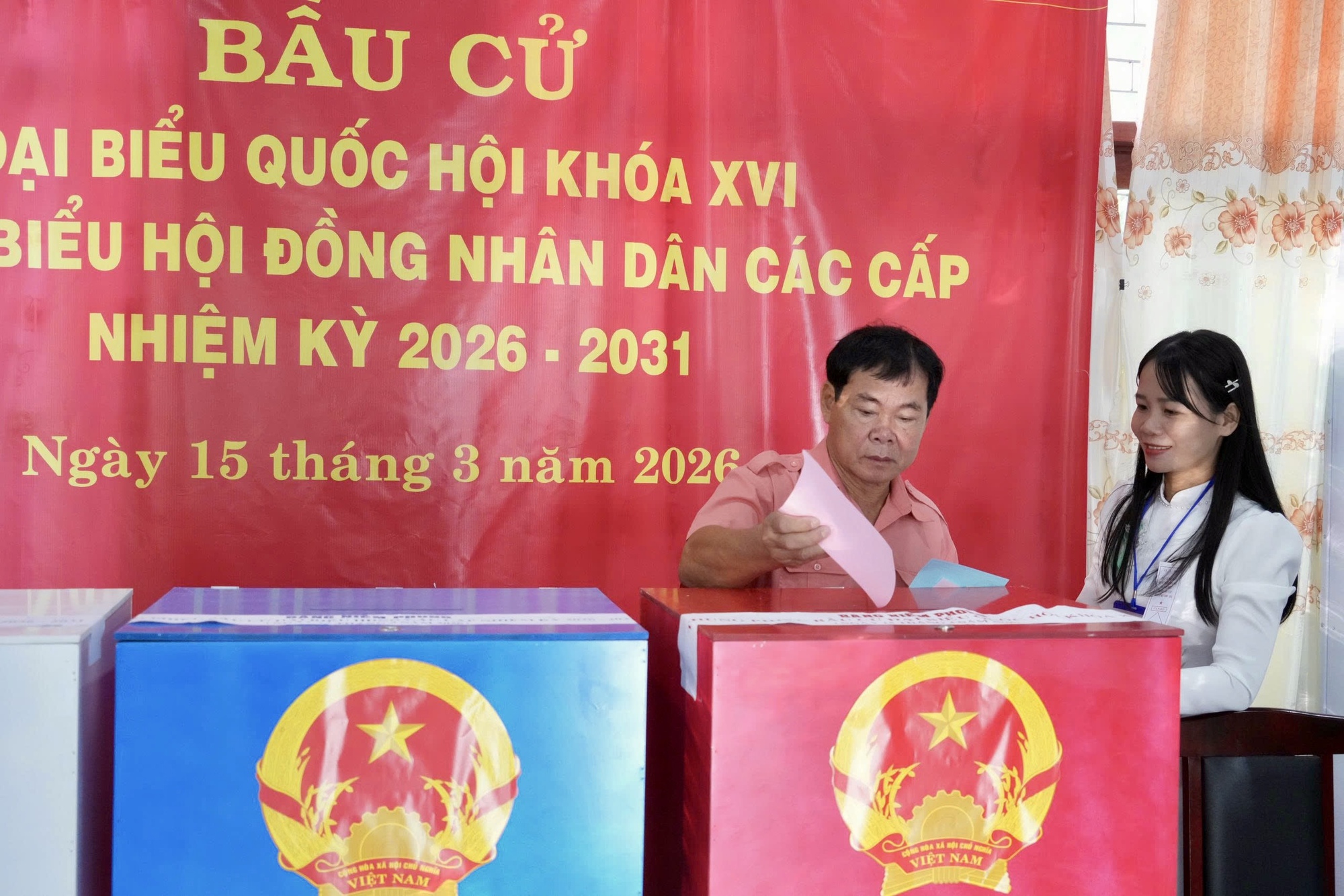 Những người l&iacute;nh đặc biệt trong ng&agrave;y bầu cử - Ảnh 1.