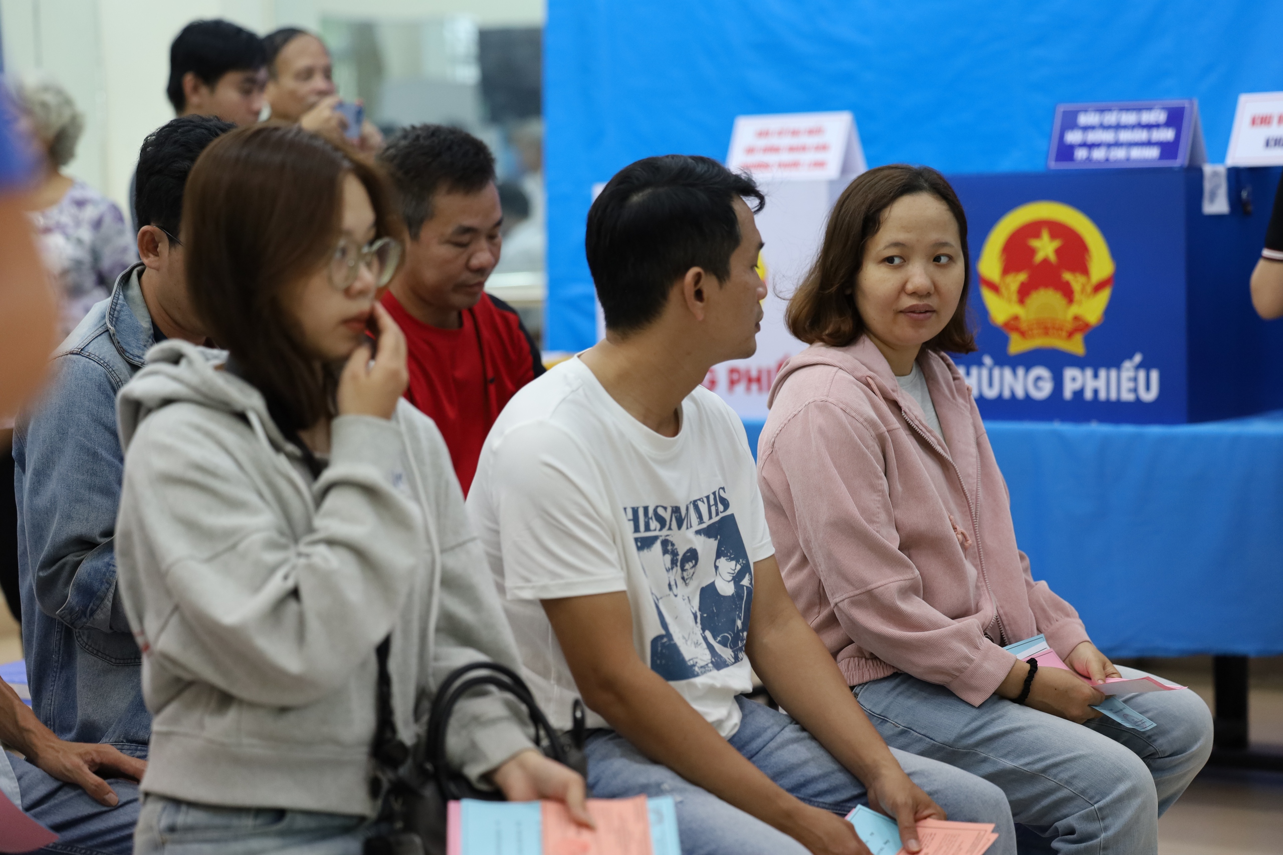 Video: L&aacute; phiếu đầu đời của cử tri trẻ TPHCM - Ảnh 3.