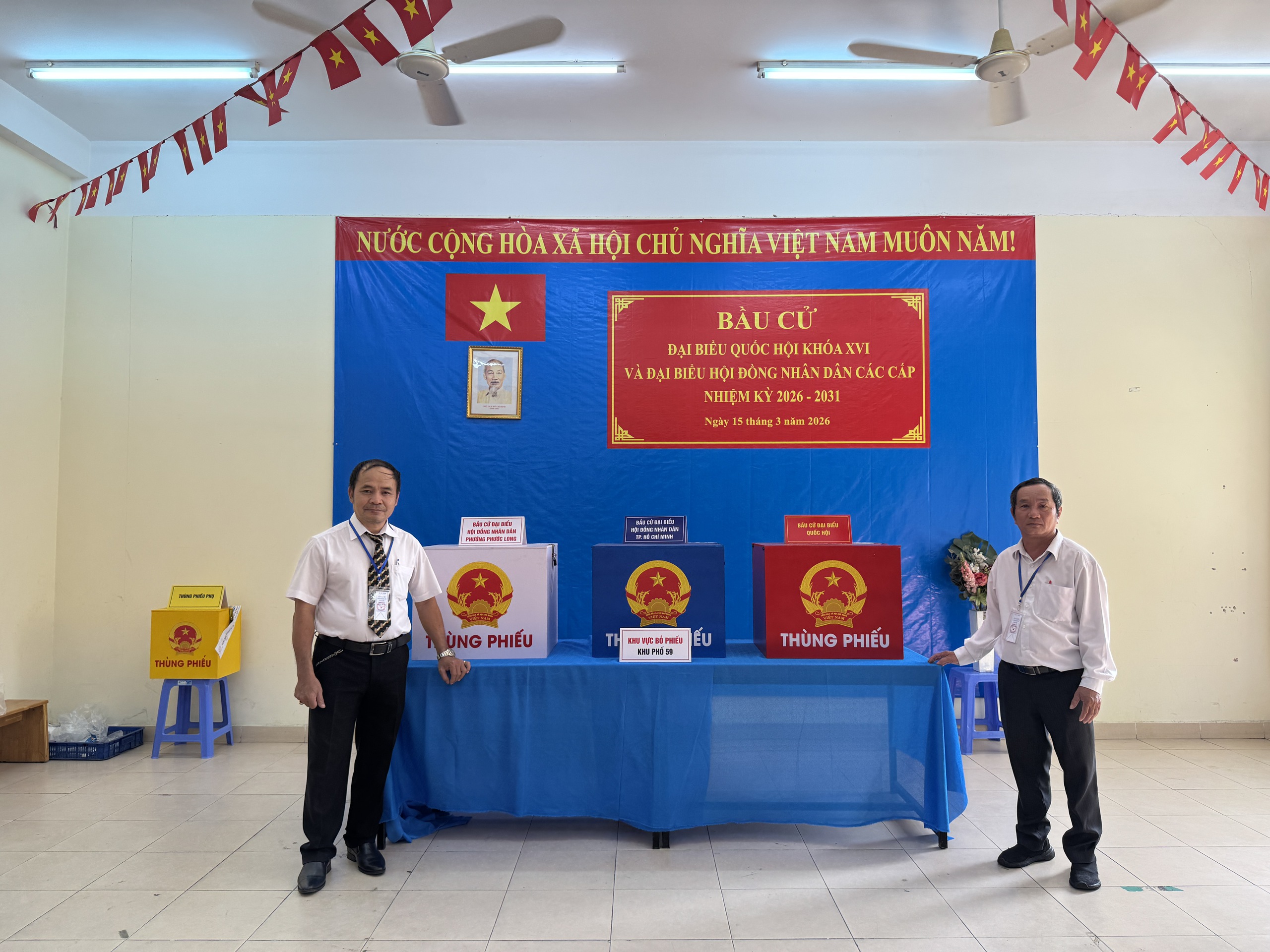 Video: L&aacute; phiếu đầu đời của cử tri trẻ TPHCM - Ảnh 5.