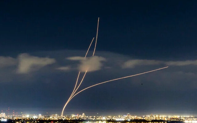 Israel chi 827 triệu USD cho quốc ph&ograve;ng giữa l&uacute;c chiến sự với Iran leo thang - Ảnh 1.