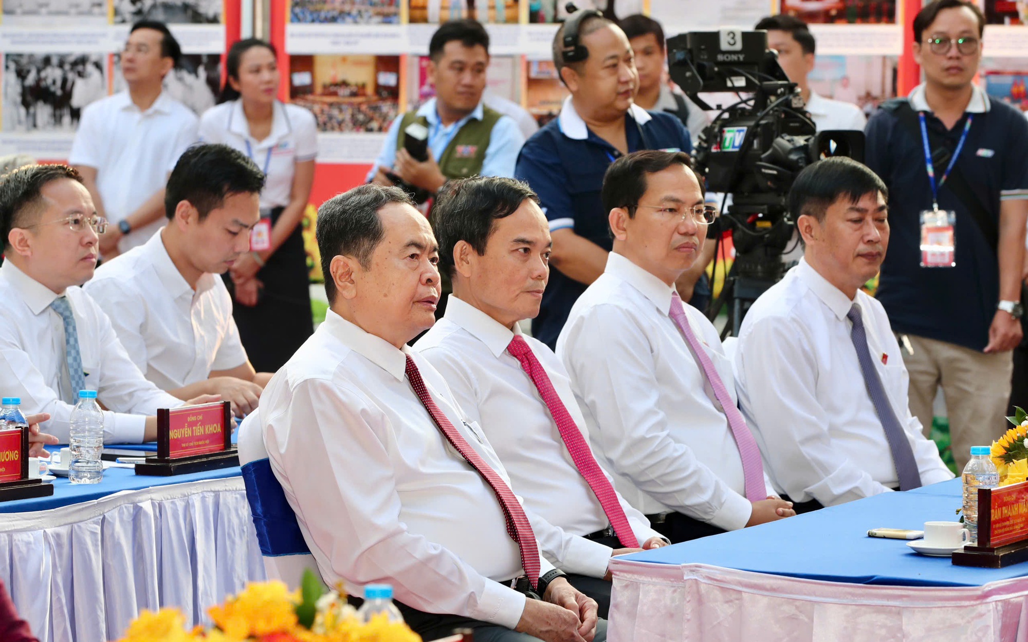 Đồng bào Tây Nguyên nô nức đi bầu cử - Ảnh 2.