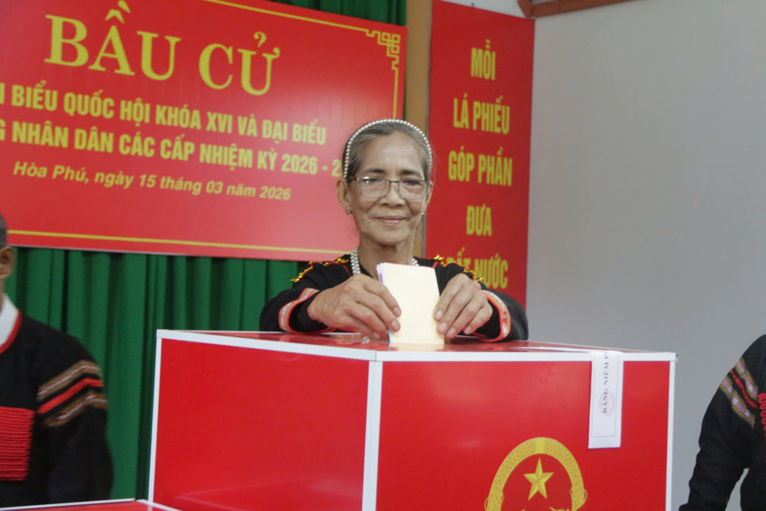 Đồng bào Tây Nguyên nô nức đi bầu cử - Ảnh 8.