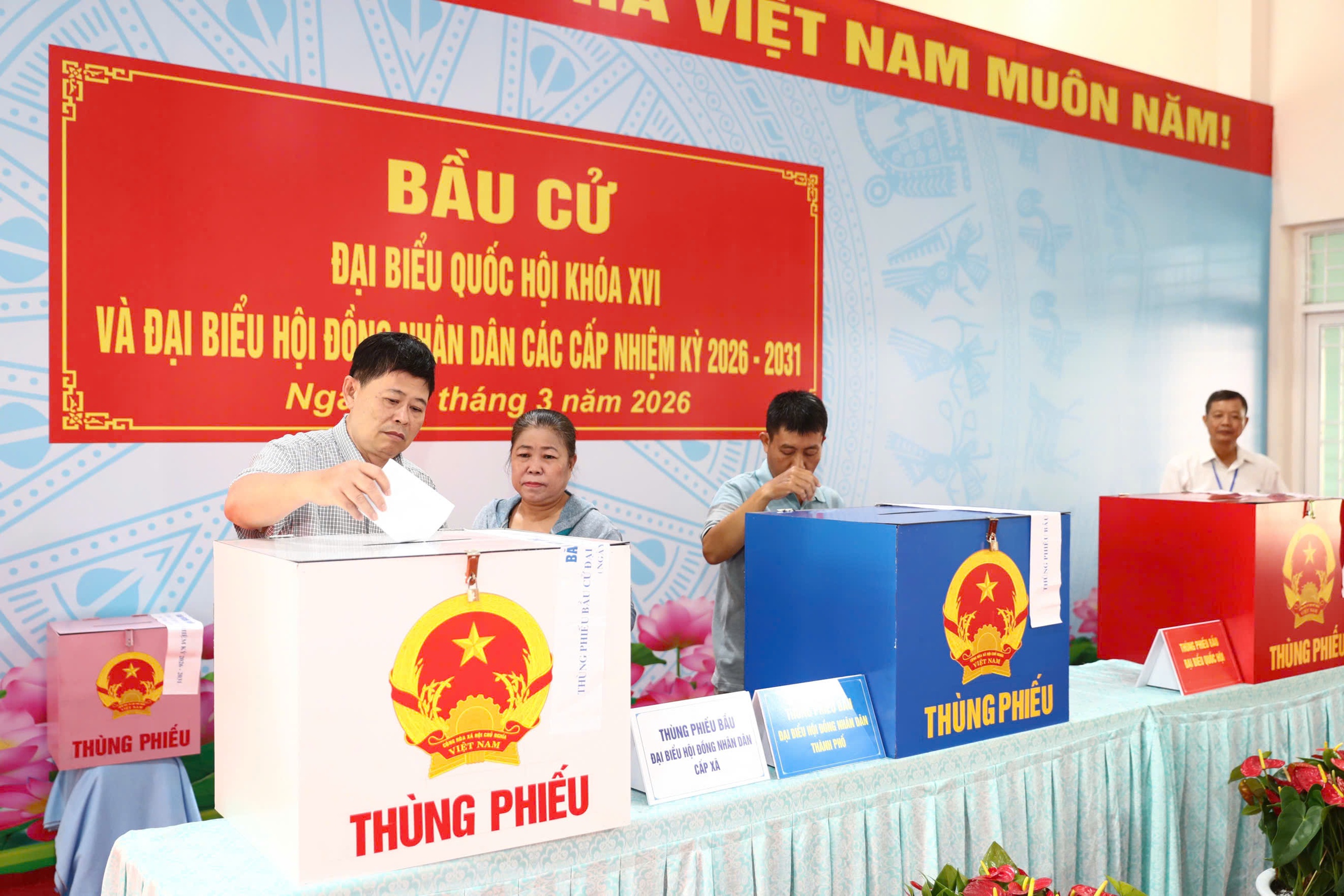 Chủ tịch Quốc hội, B&iacute; thư Th&agrave;nh ủy TPHCM bỏ phiếu bầu cử tại x&atilde; H&oacute;c M&ocirc;n - Ảnh 15.