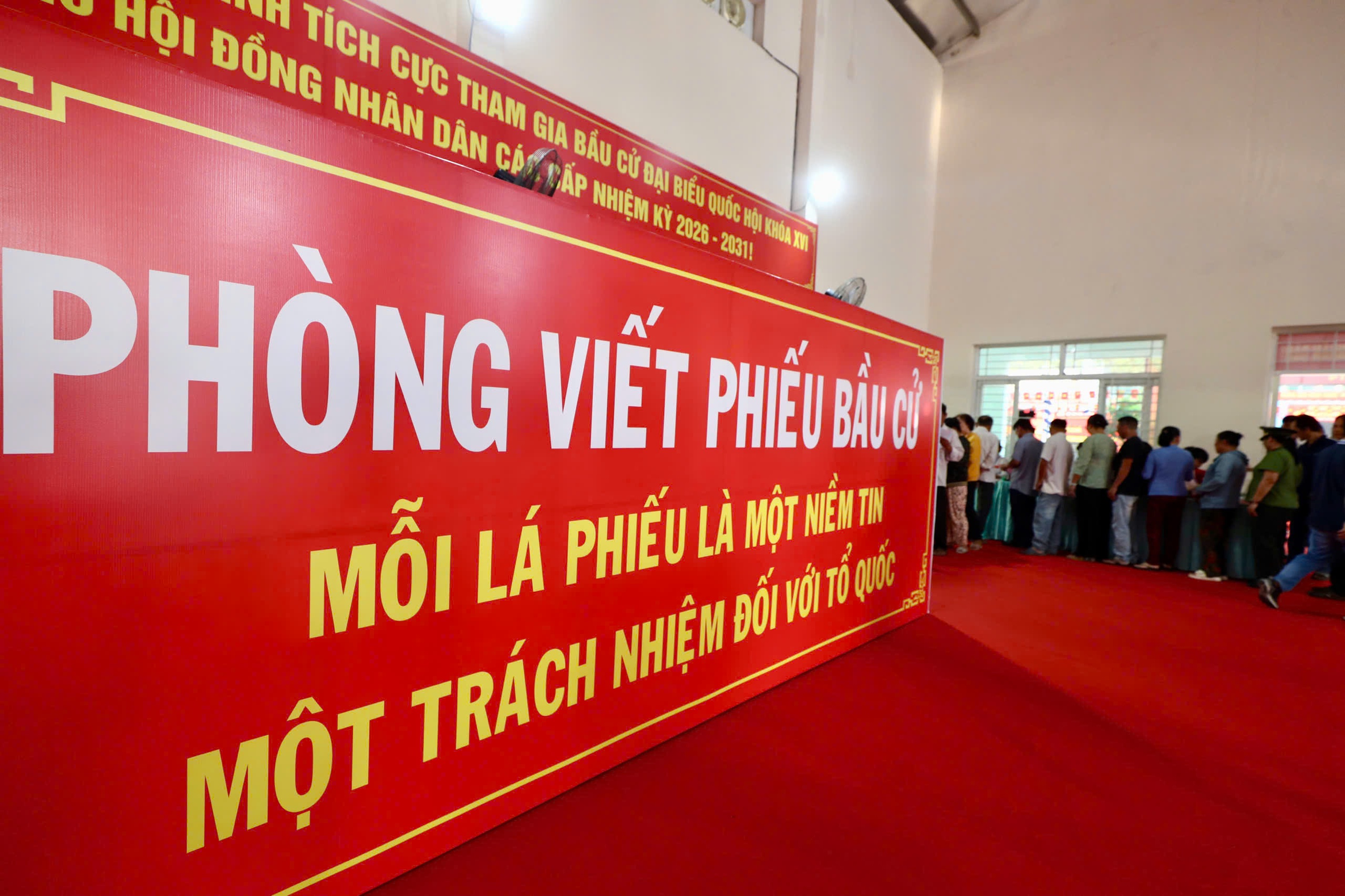 Chủ tịch Quốc hội, B&iacute; thư Th&agrave;nh ủy TPHCM bỏ phiếu bầu cử tại x&atilde; H&oacute;c M&ocirc;n - Ảnh 16.