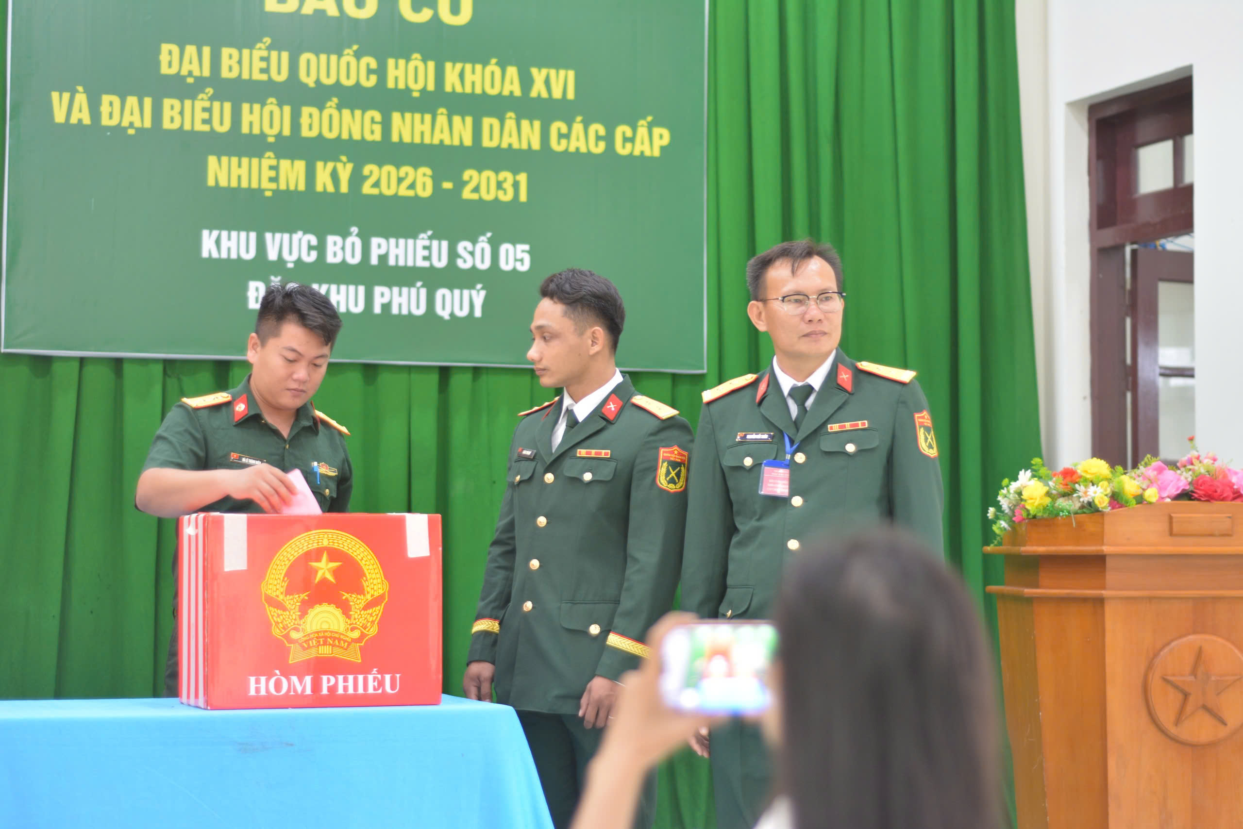 - Ảnh 2. - Ảnh 2.