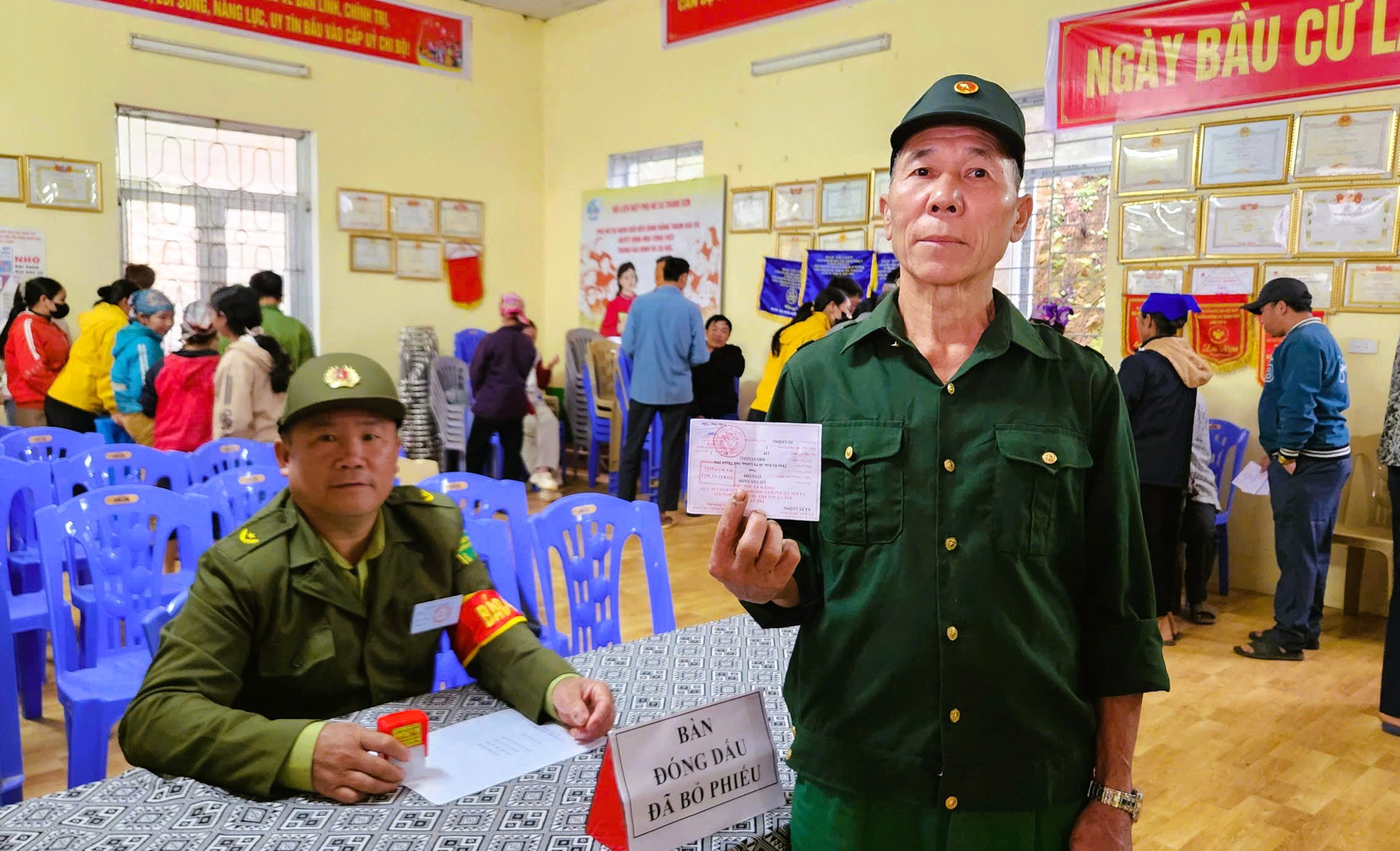 Hơn 2,8 triệu cử tri tỉnh Thanh Hóa đã đi bỏ phiếu - Ảnh 2.