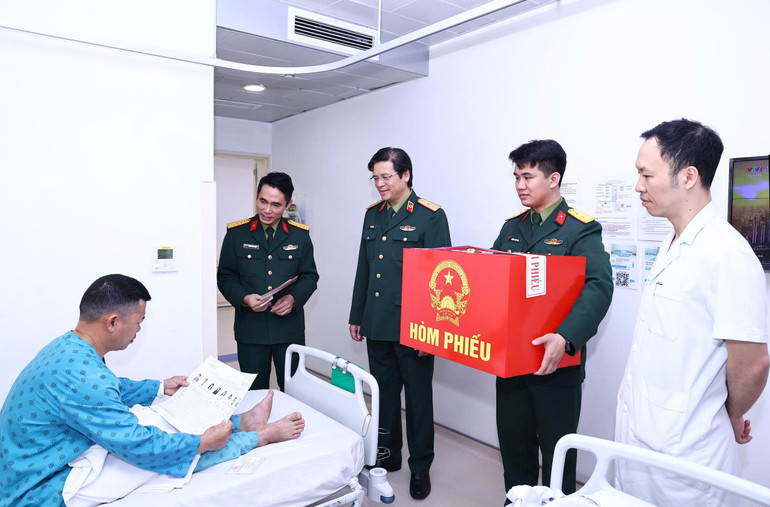 Nguyên Phó chủ tịch nước Nguyễn Thị bình bầu cử đại biểu Quốc hội 2026 tại Hà Nội - Ảnh 9. Nguyên Phó chủ tịch nước Nguyễn Thị bình bầu cử đại biểu Quốc hội 2026 tại Hà Nội - Ảnh 9.