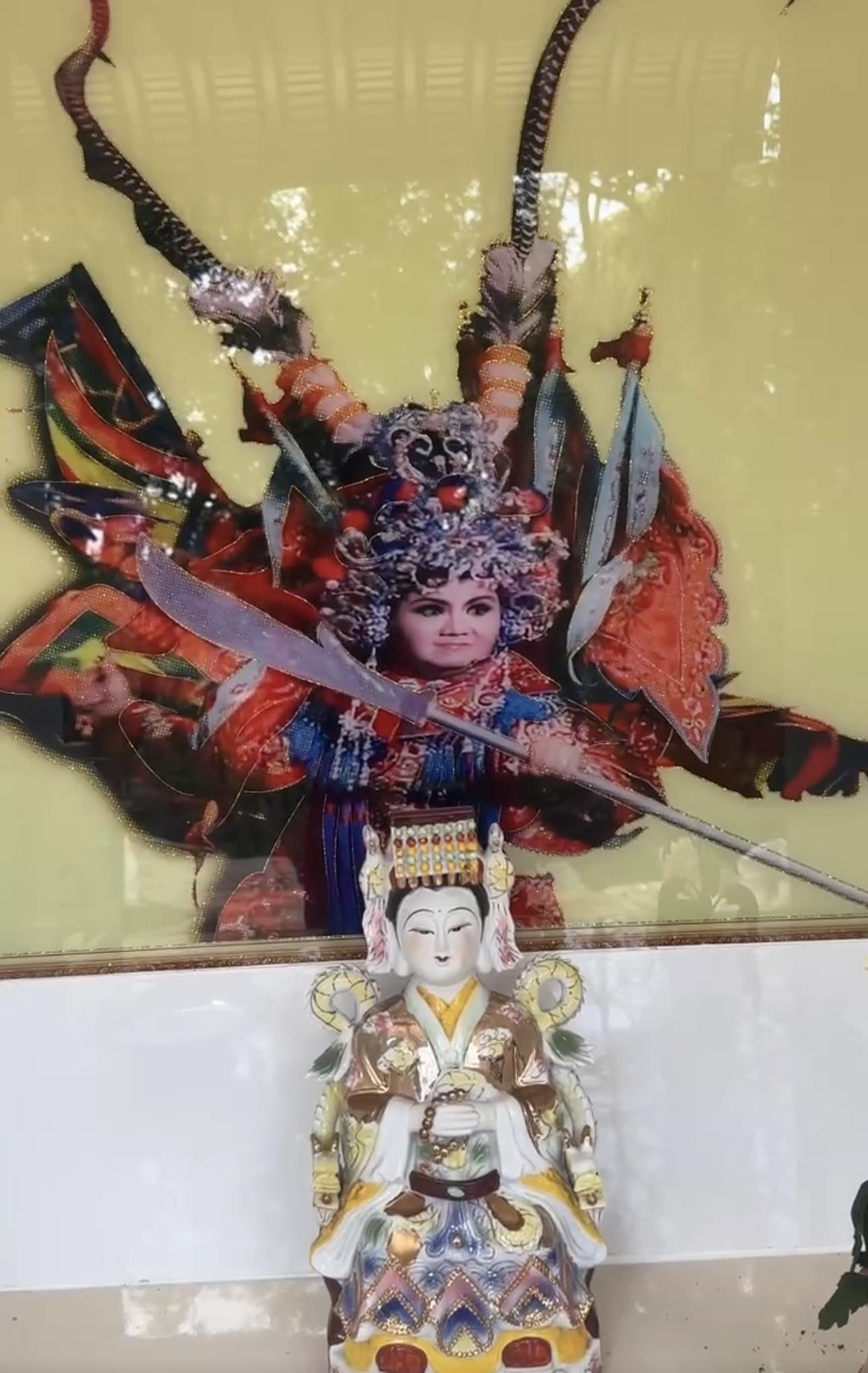 Việc tùy tiện lấy hình NSƯT Tú Sương đặt lên bàn thờ: Công an phường ở An Giang đã xử lý - Ảnh 2.