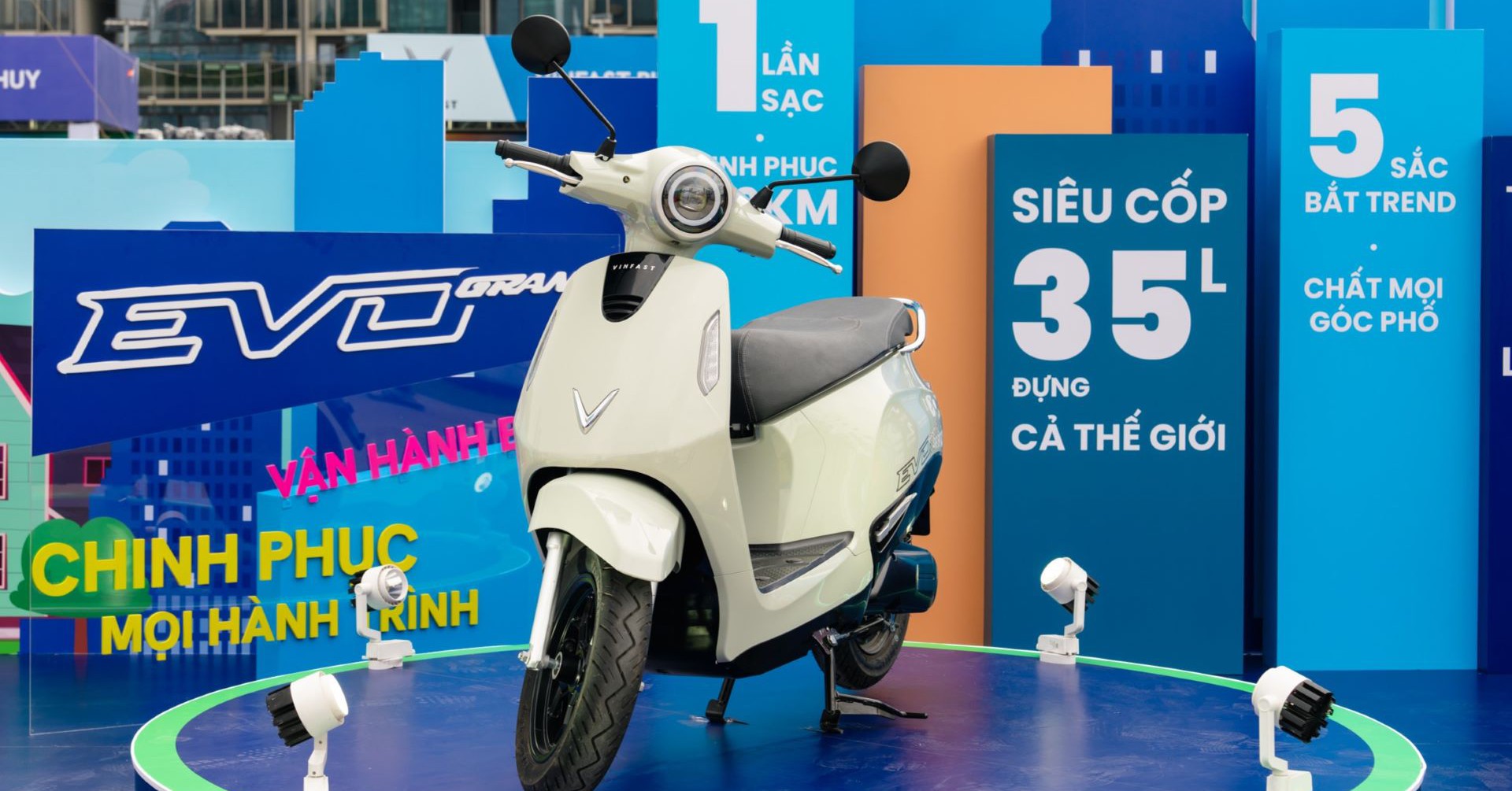 Chọn VinFast Evo Grand, tài xế chạy hơn 200 km/ngày không lo hết điện