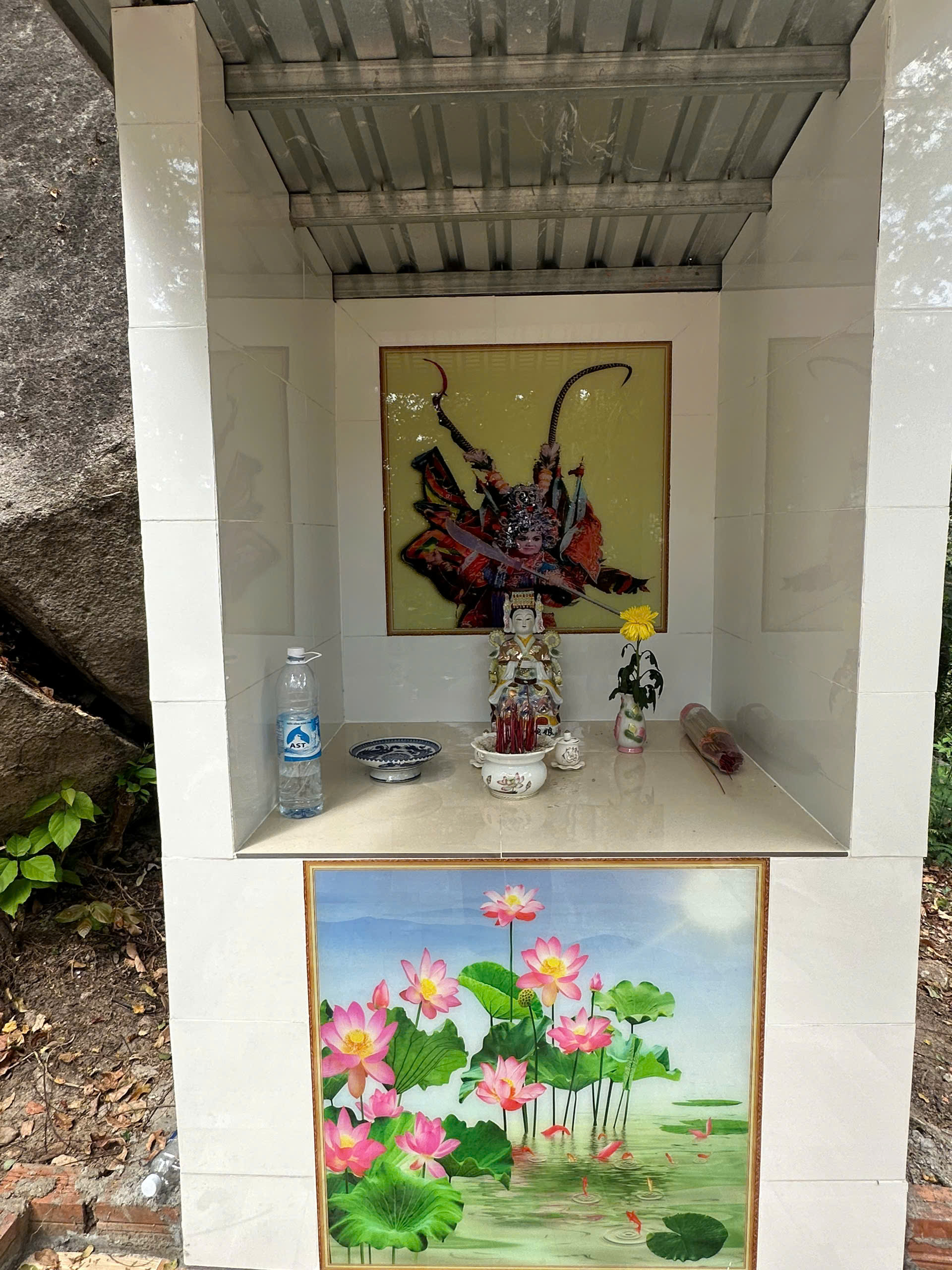 Việc tùy tiện lấy hình NSƯT Tú Sương đặt lên bàn thờ: Công an phường ở An Giang đã xử lý - Ảnh 1.