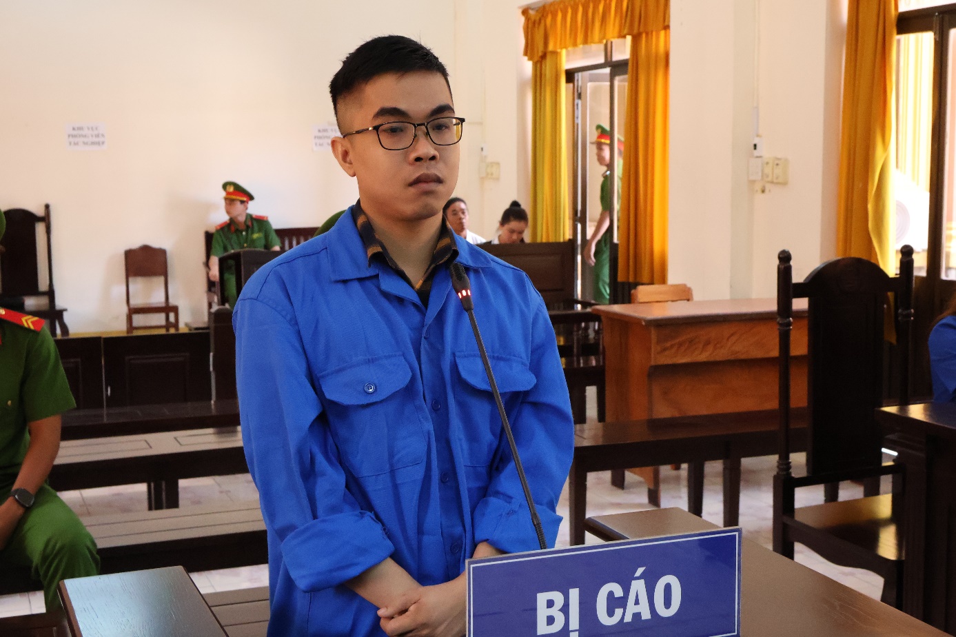 Cựu chuyên viên ngân hàng lừa đảo 9 tỉ đồng bị phạt 14 năm tù - Ảnh 1.